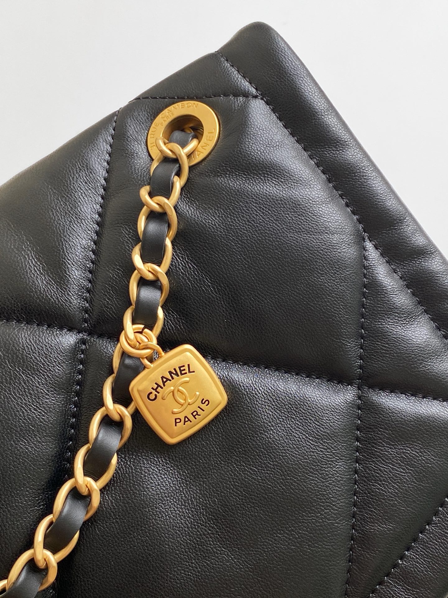CHANEL 高仿 雙口袋黑色菱格鏈條包 經典復古金鎖造型精品女包｜歐美奢侈品精品推薦