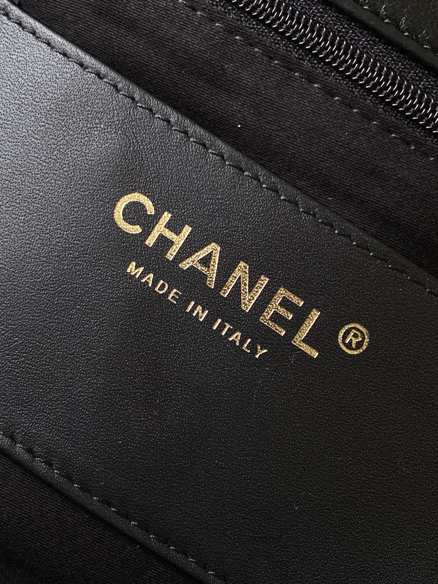 CHANEL 高仿 雙口袋黑色菱格鏈條包 經典復古金鎖造型精品女包｜歐美奢侈品精品推薦