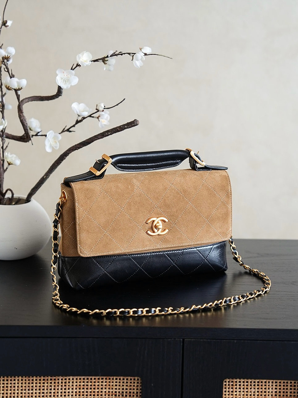CHANEL 高仿 2.55 焦糖黑拼接手提鏈條包 經典雙色奢華百搭款｜歐美奢侈品精品推薦