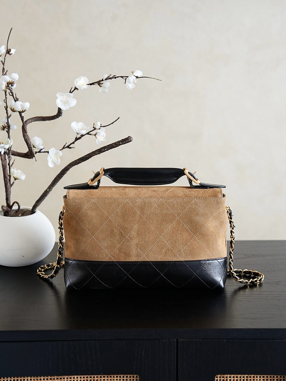 CHANEL 高仿 2.55 焦糖黑拼接手提鏈條包 經典雙色奢華百搭款｜歐美奢侈品精品推薦