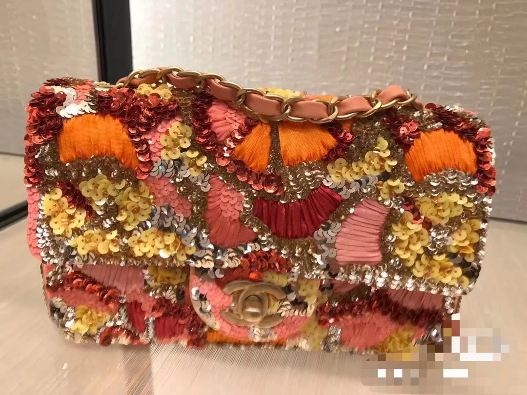 CHANEL 一比一 2.55 彩色亮片刺繡鏈條包 手工藝術設計限量女包｜歐美奢侈品精品推薦