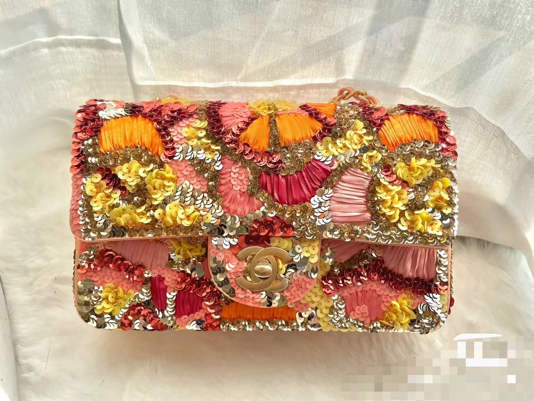 CHANEL 一比一 2.55 彩色亮片刺繡鏈條包 手工藝術設計限量女包｜歐美奢侈品精品推薦