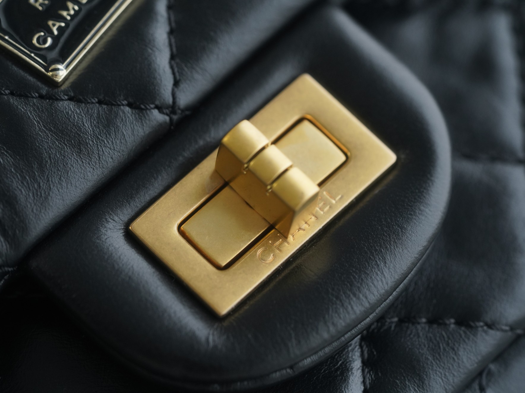 CHANEL 高仿 2.55 黑色徽章菱格鏈條包 法式復古精品設計女包｜歐美奢侈品精品推薦