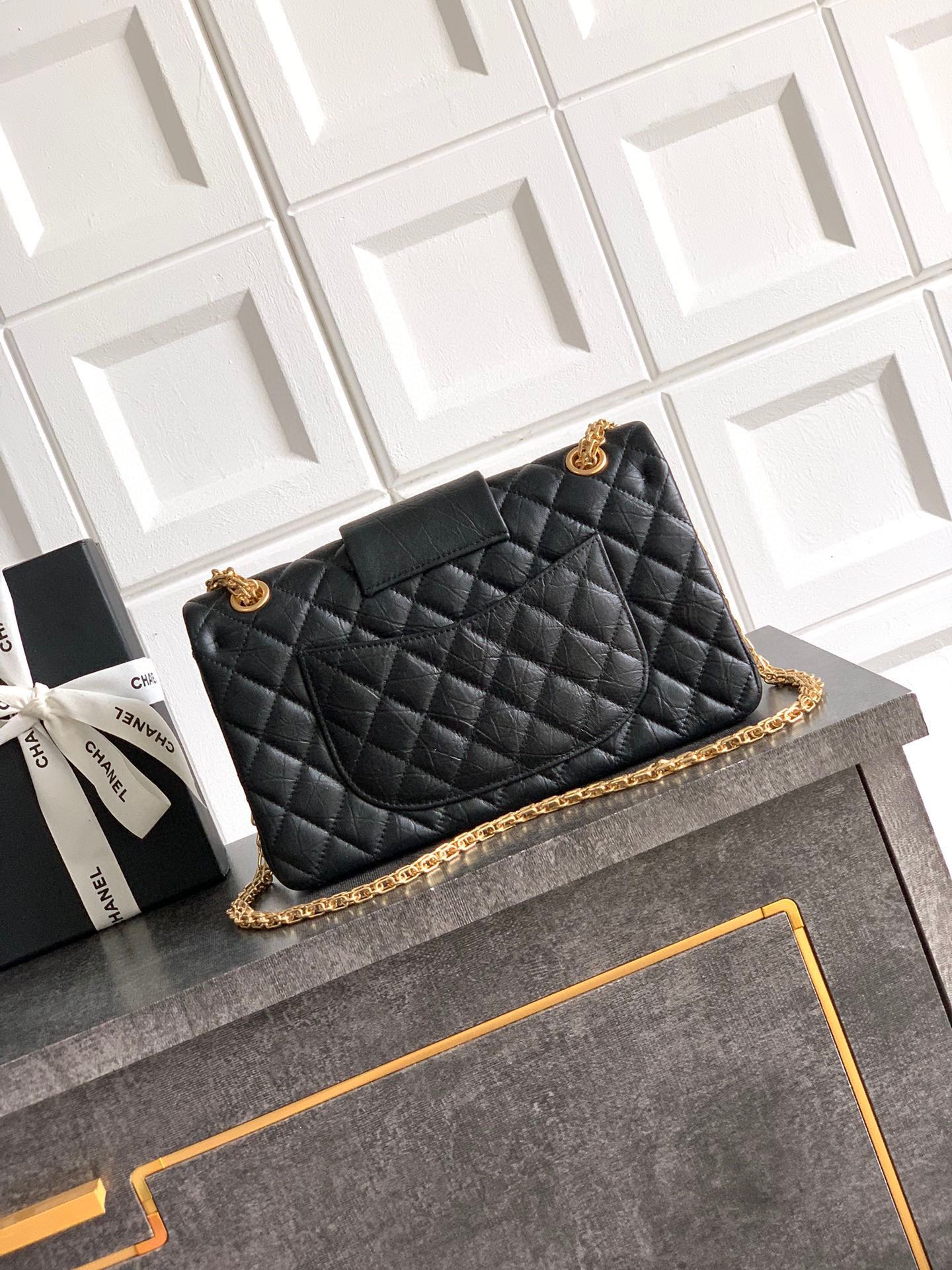 CHANEL A貨 2.55 黑紅徽章鏈條包 菱格復古金鍊奢華肩背包｜歐美奢侈品精品推薦
