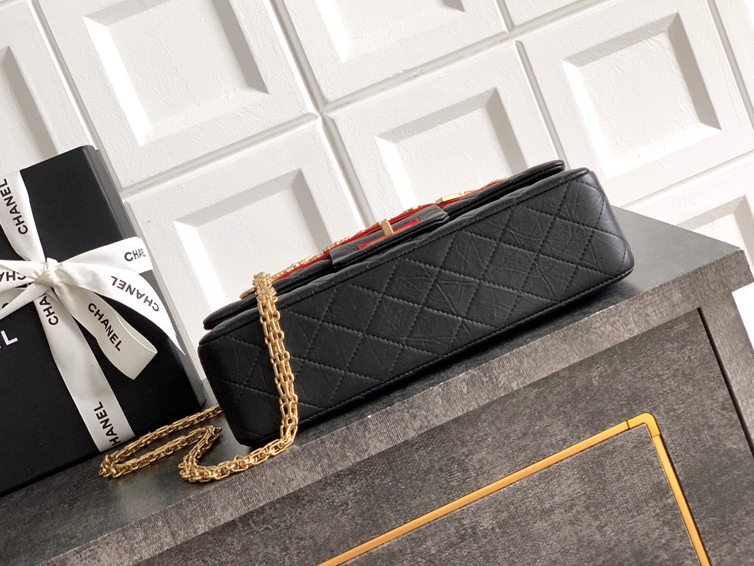 CHANEL A貨 2.55 黑紅徽章鏈條包 菱格復古金鍊奢華肩背包｜歐美奢侈品精品推薦