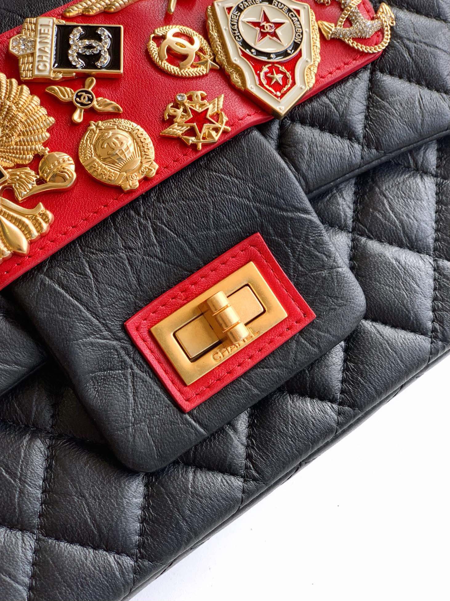 CHANEL A貨 2.55 黑紅徽章鏈條包 菱格復古金鍊奢華肩背包｜歐美奢侈品精品推薦