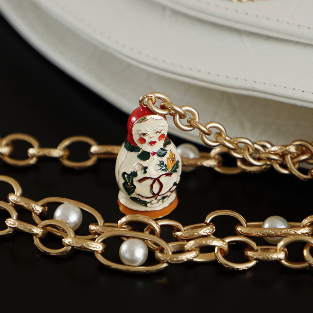 CHANEL 一比一 2.55 白色徽章鏈條包 復古限量拼飾精品包｜歐美奢侈品精品推薦