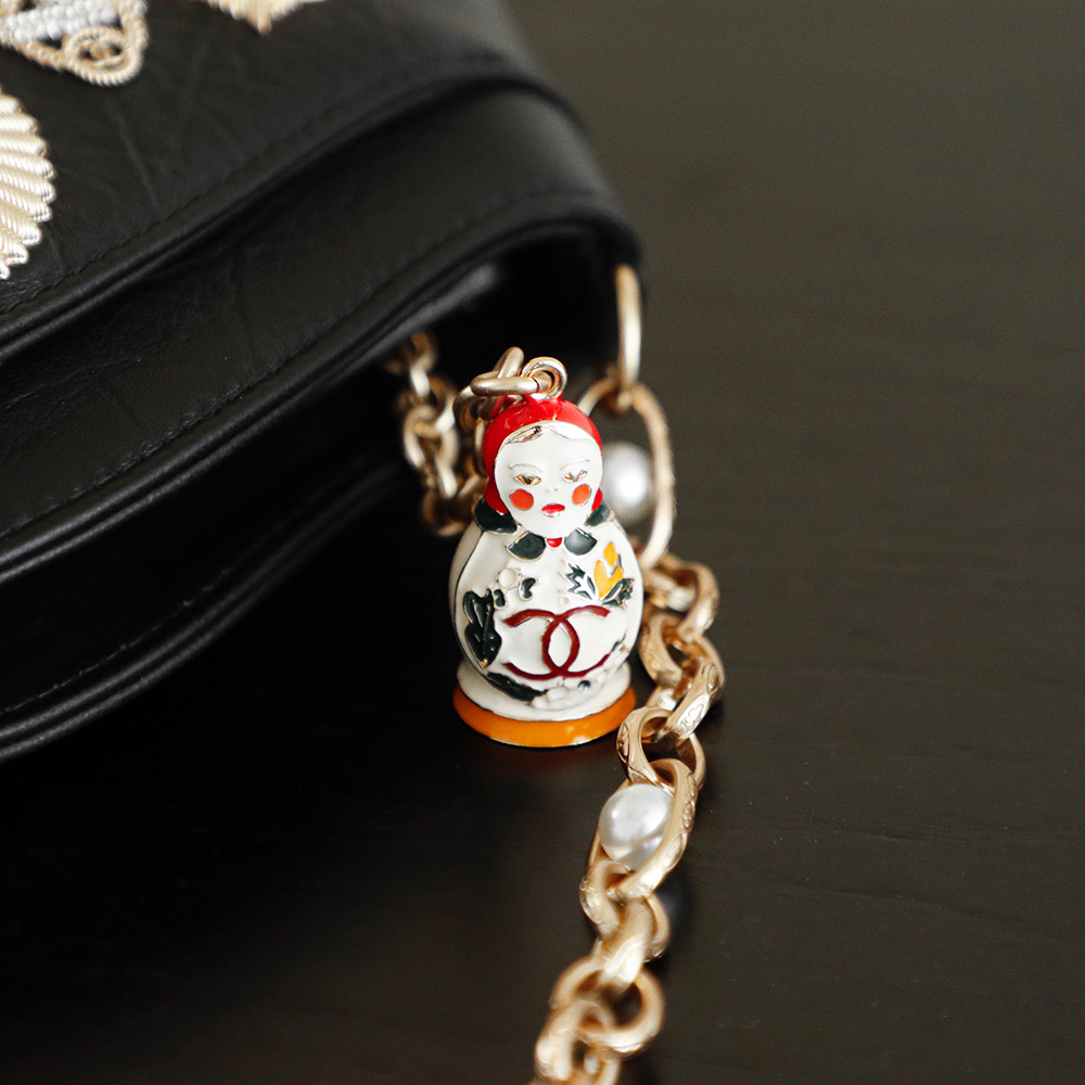 CHANEL 原單 2.55 黑色徽章鏈條包 復古紅飾限量設計｜歐美奢侈品精品推薦