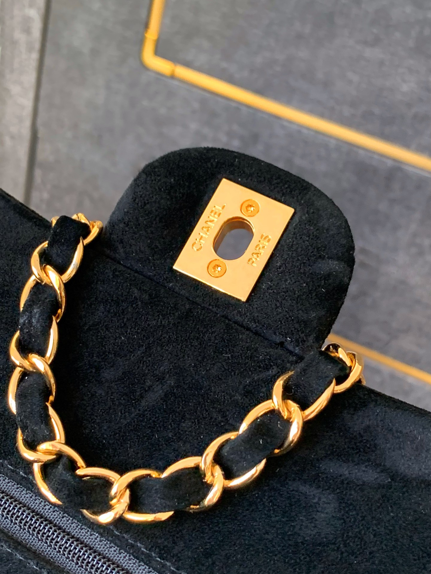 CHANEL 一比一 2.55 黑色麂皮金鏈條包 經典優雅黑金雙C肩背包｜歐美奢侈品精品推薦