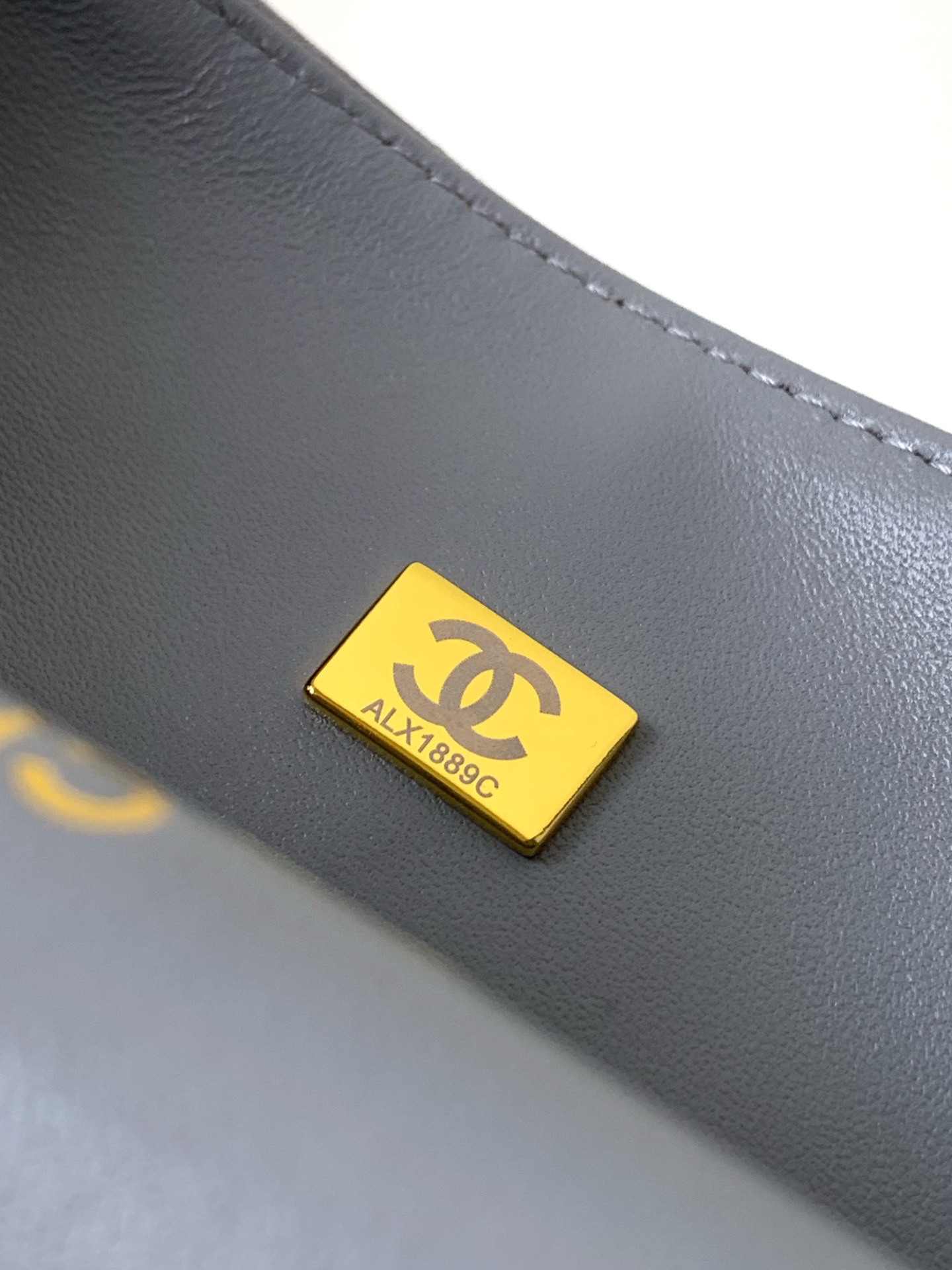 CHANEL A級版本 2.55 淺灰麂皮金鏈條包 優雅氣質菱格肩背包｜歐美奢侈品精品推薦