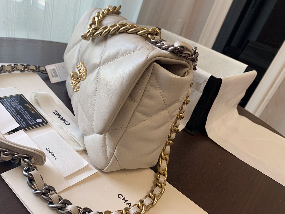 CHANEL 一比一複刻 19系列 白色小牛皮混金屬鏈條包 百搭氣質肩背包｜歐美奢侈品精品推薦