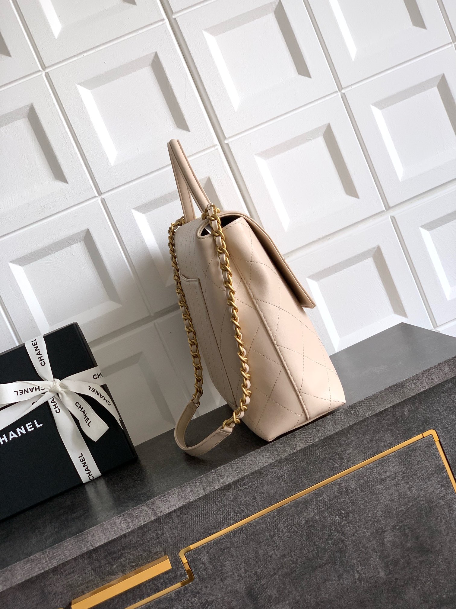 CHANEL 奶油米色菱格紋高仿手提包 典雅金鏈設計｜歐美奢侈品精品推薦