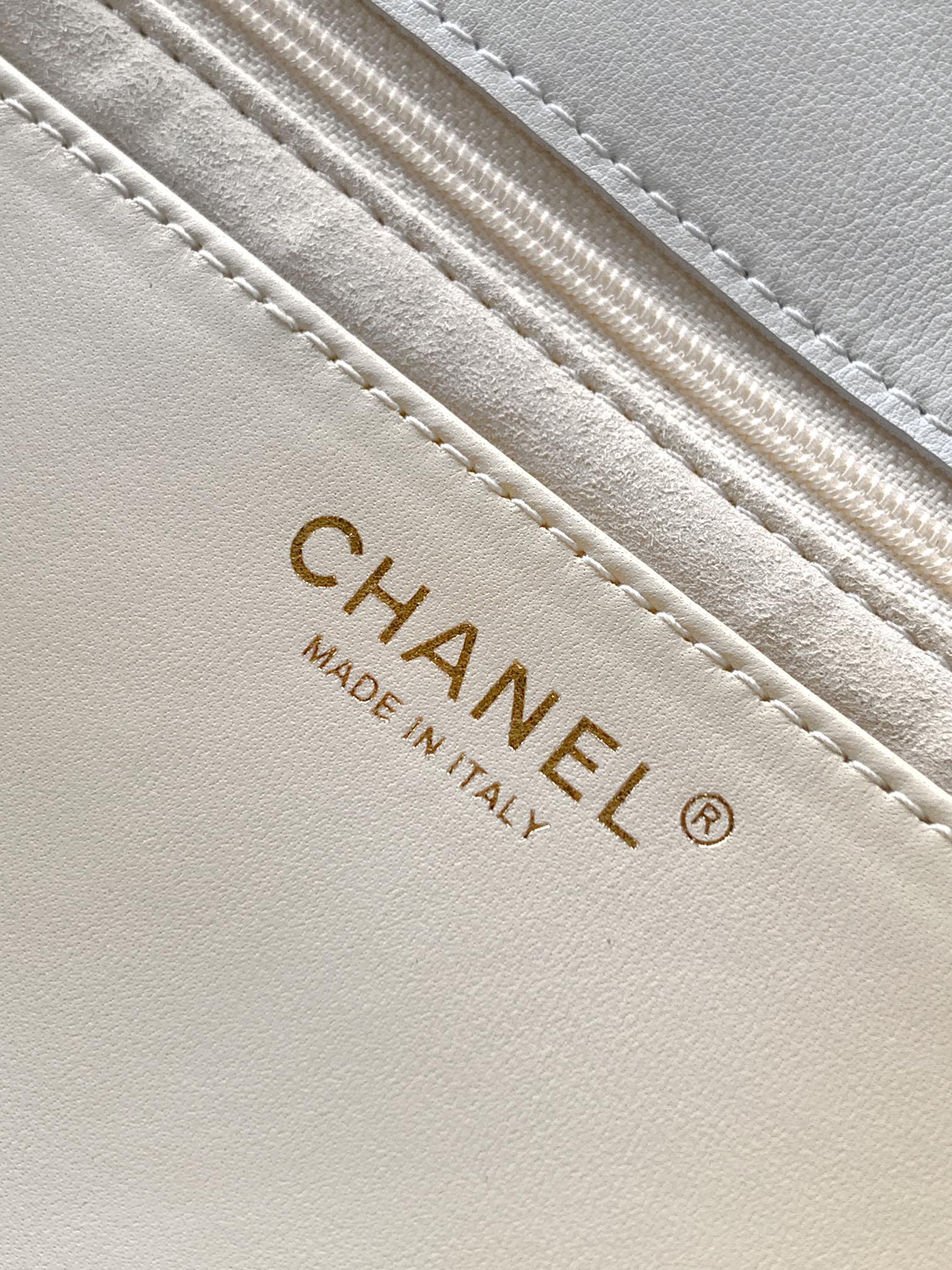 CHANEL 白色菱格紋一比一手提包 經典優雅氣質款| 14 CHANEL 白色菱格紋一比一手提包 經典優雅氣質款