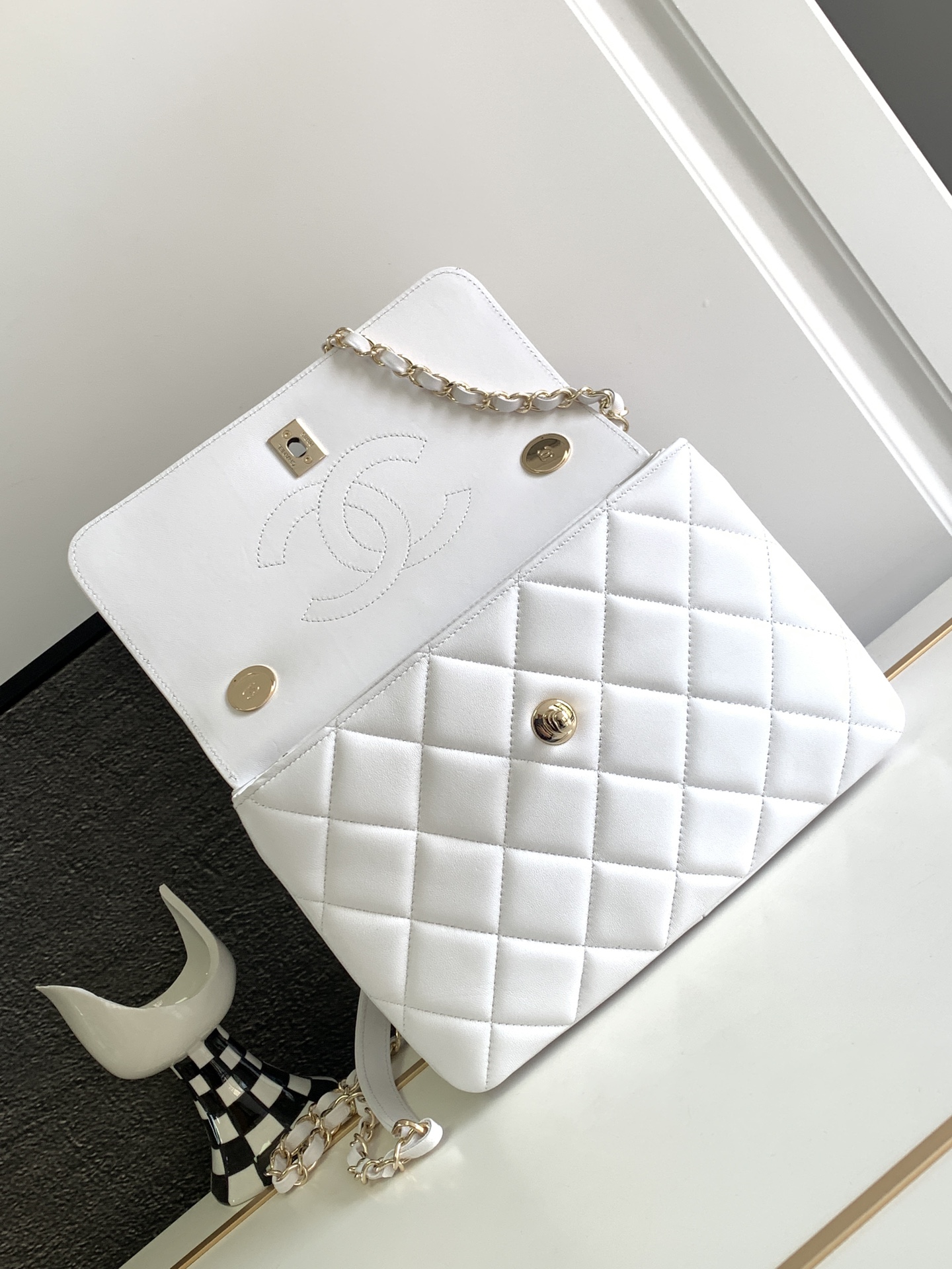 Chanel 高仿白色菱格手提鏈條包 優雅氣質羊皮設計｜歐美奢侈品精品推薦