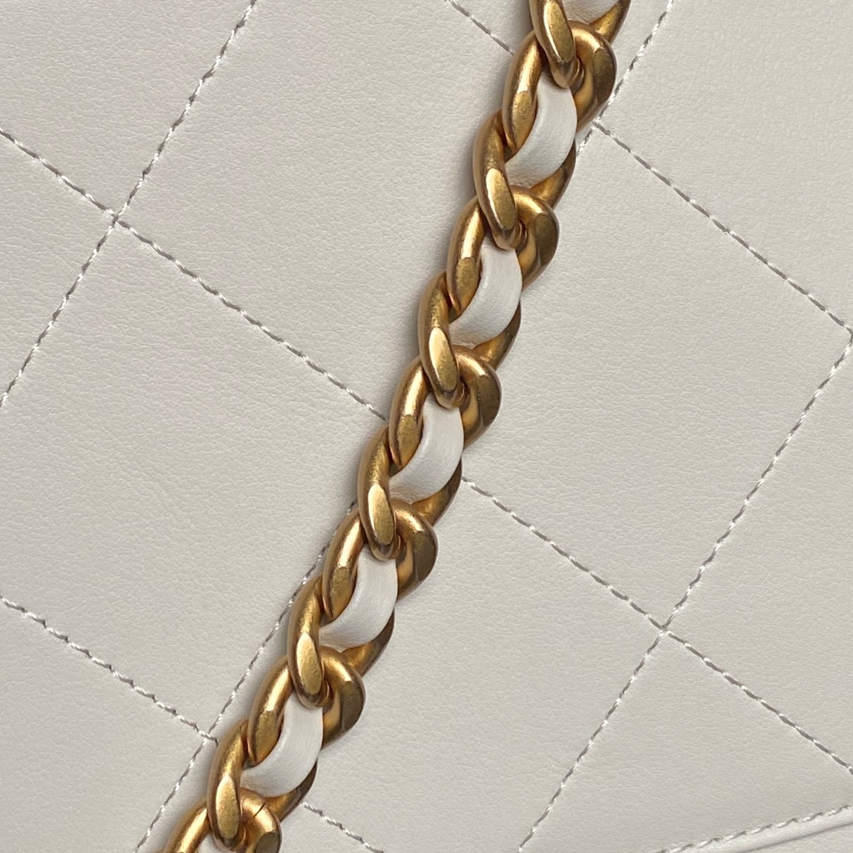 Chanel 一比一白色菱格手提包 經典優雅鏈條單肩款｜歐美奢侈品精品推薦