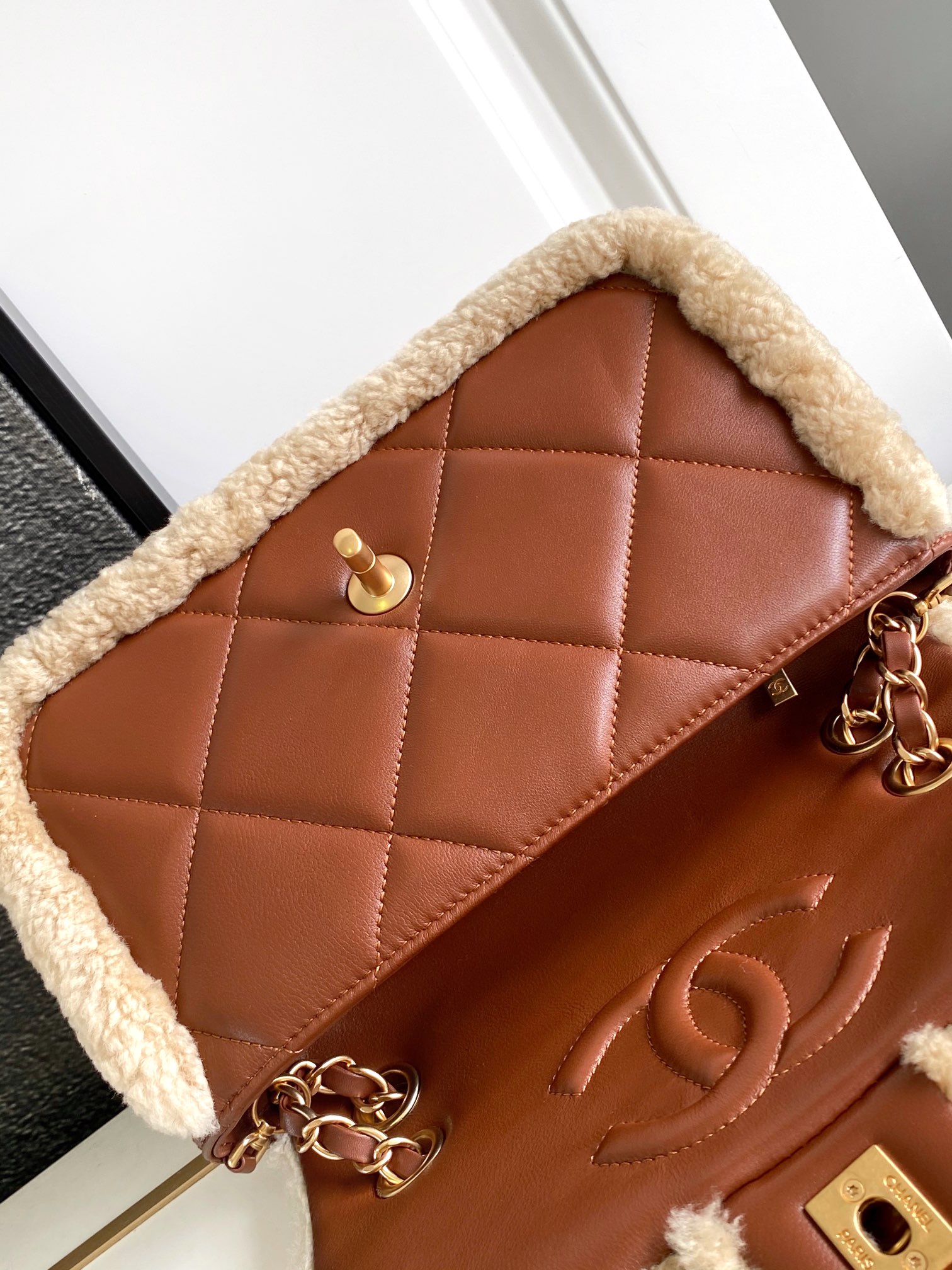 Chanel 高仿焦糖羊羔毛菱格包 冬季限定鏈條肩背包｜歐美奢侈品精品推薦