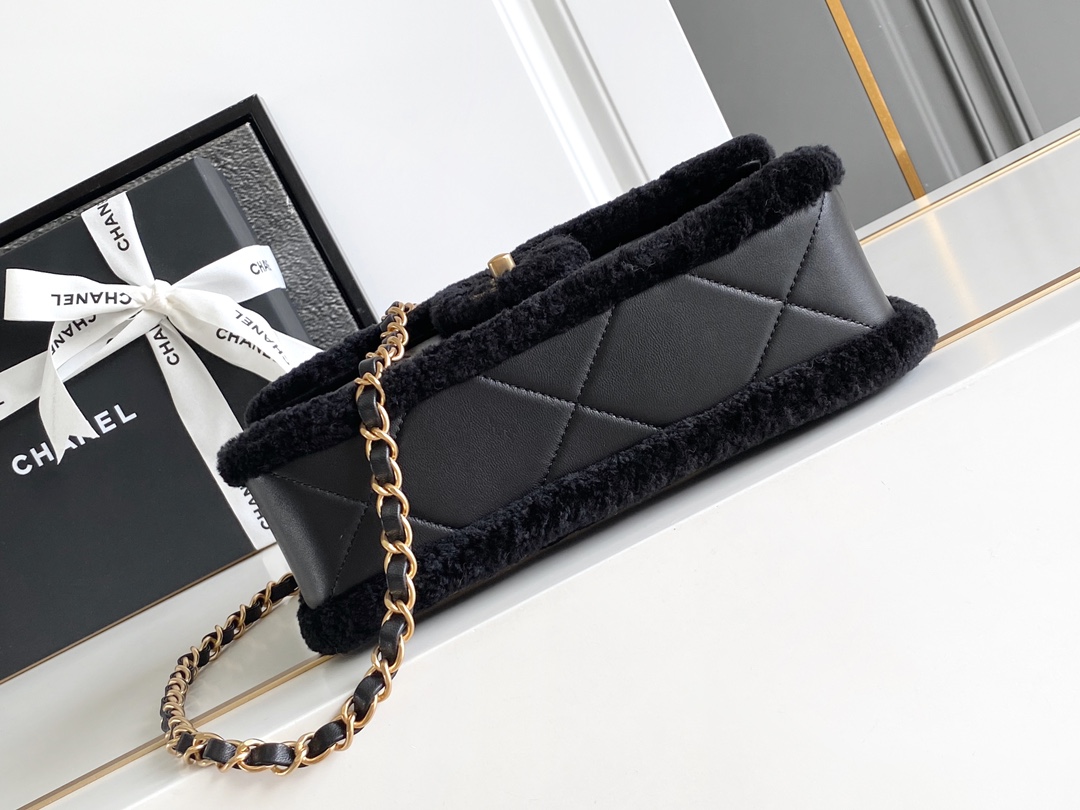 Chanel 一比一黑色羊羔毛拼皮鏈條包 冬季限定柔感設計｜歐美奢侈品精品推薦