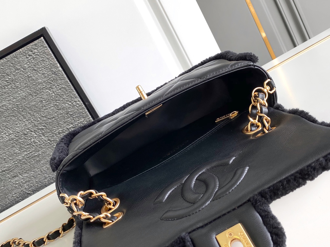 Chanel 一比一黑色羊羔毛拼皮鏈條包 冬季限定柔感設計｜歐美奢侈品精品推薦