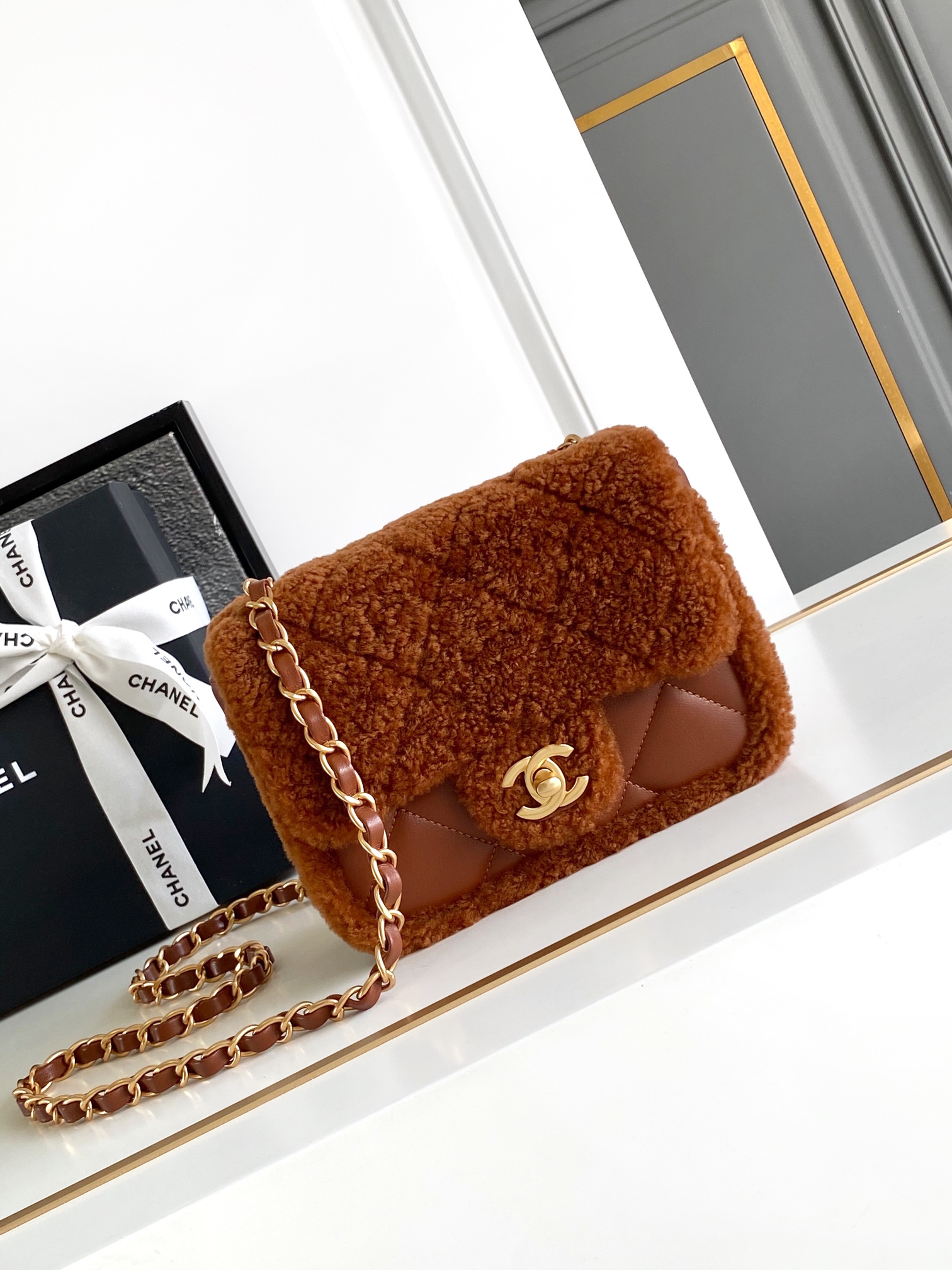 Chanel 頂級原版焦糖羊羔毛拼皮鏈條包 冬季暖色限定款｜歐美奢侈品精品推薦