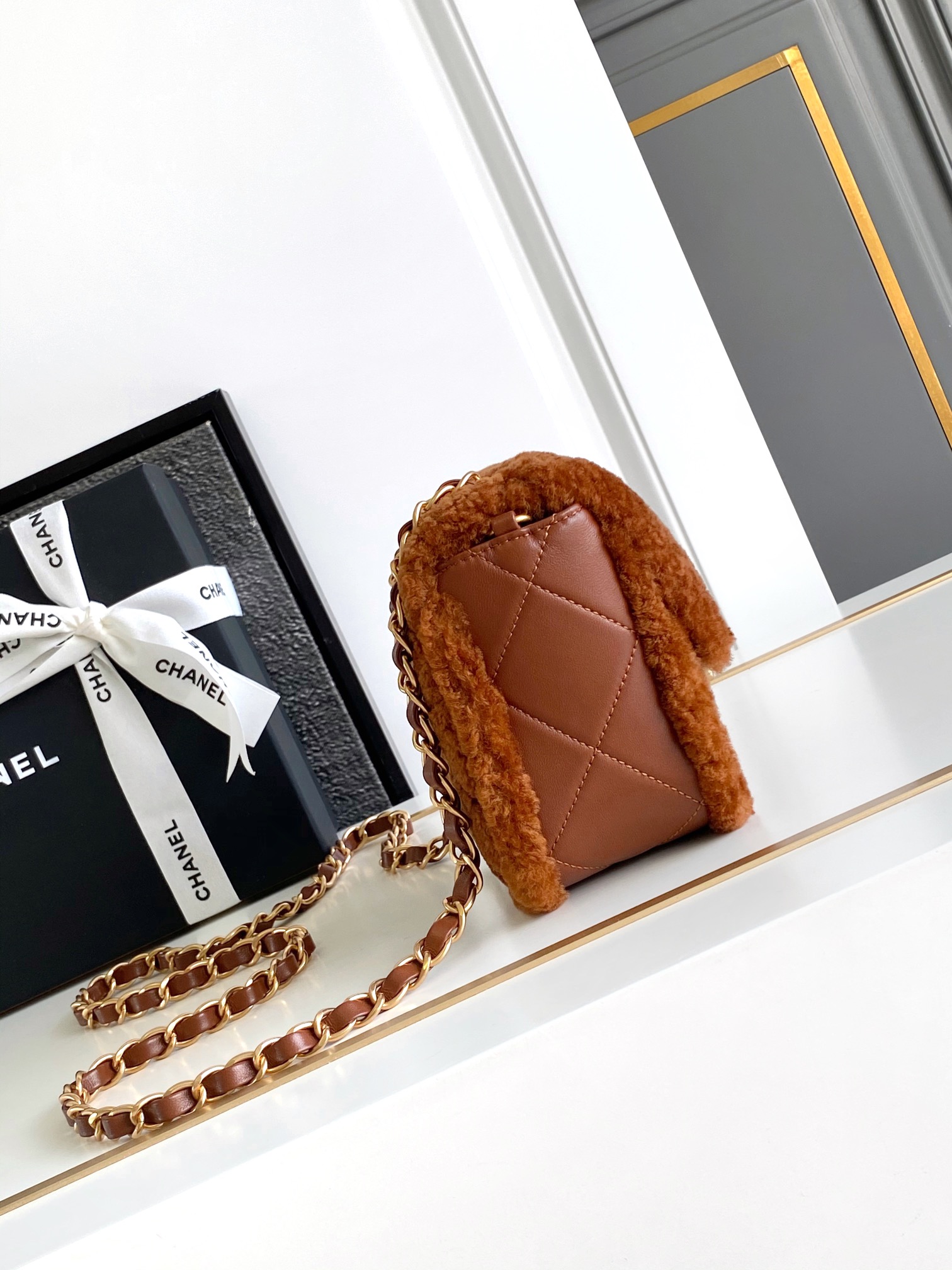 Chanel 頂級原版焦糖羊羔毛拼皮鏈條包 冬季暖色限定款｜歐美奢侈品精品推薦