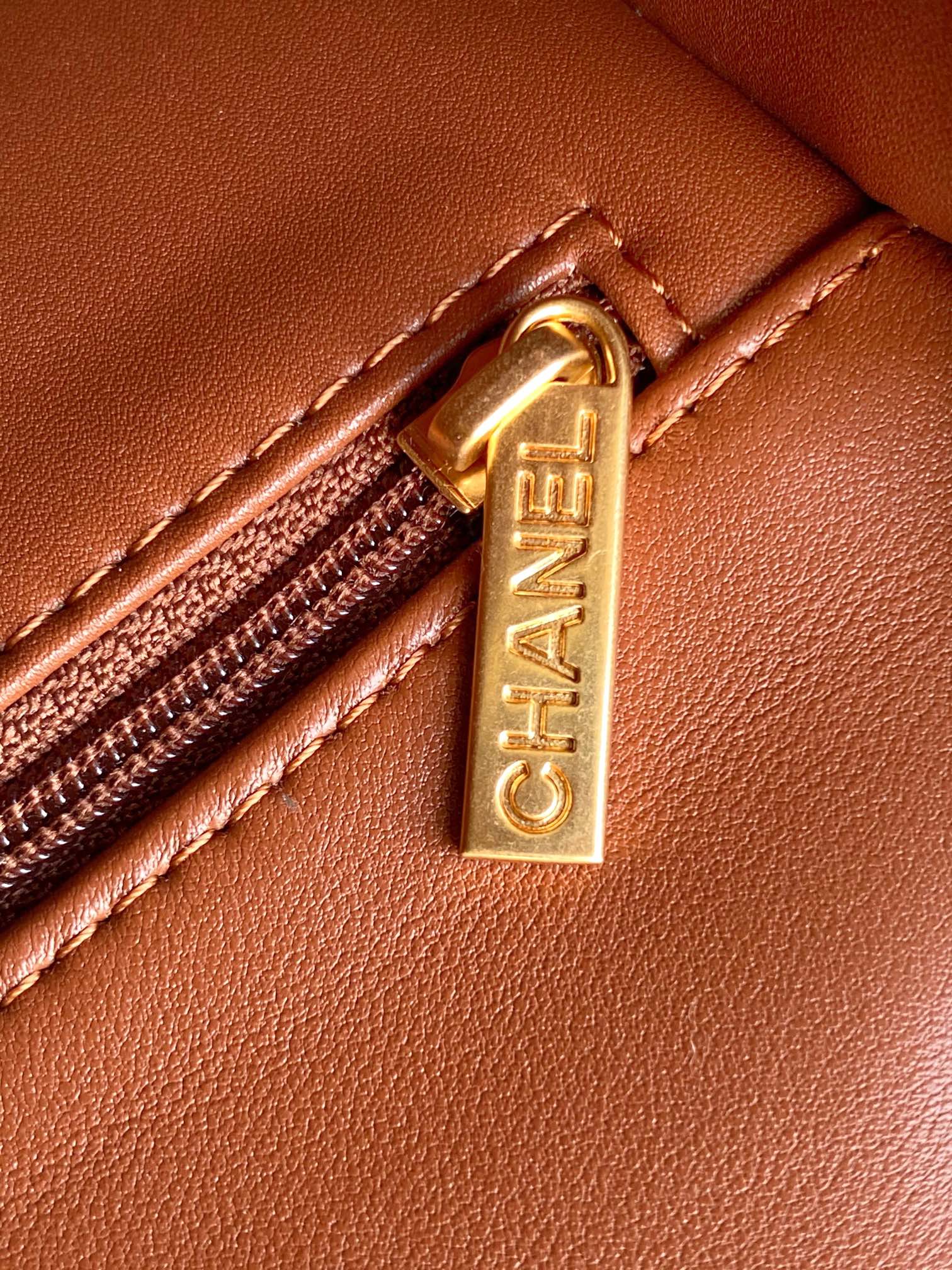 Chanel 頂級原版焦糖羊羔毛拼皮鏈條包 冬季暖色限定款｜歐美奢侈品精品推薦