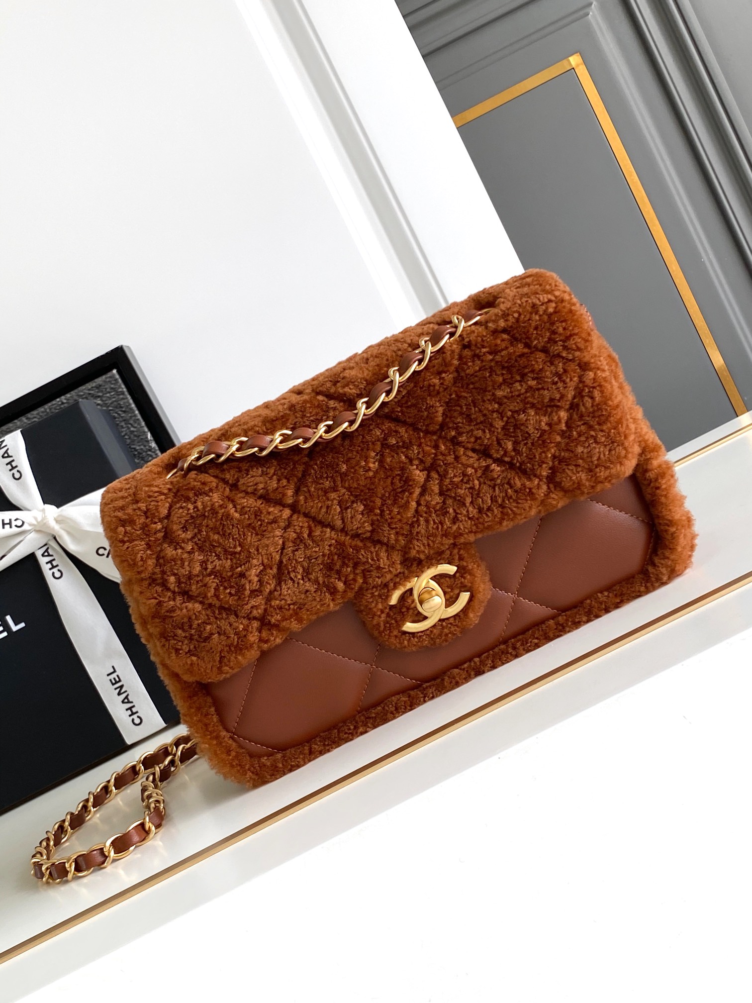 Chanel A貨焦糖色羊羔毛拼皮鏈條包 冬季柔絨限定｜歐美奢侈品精品推薦