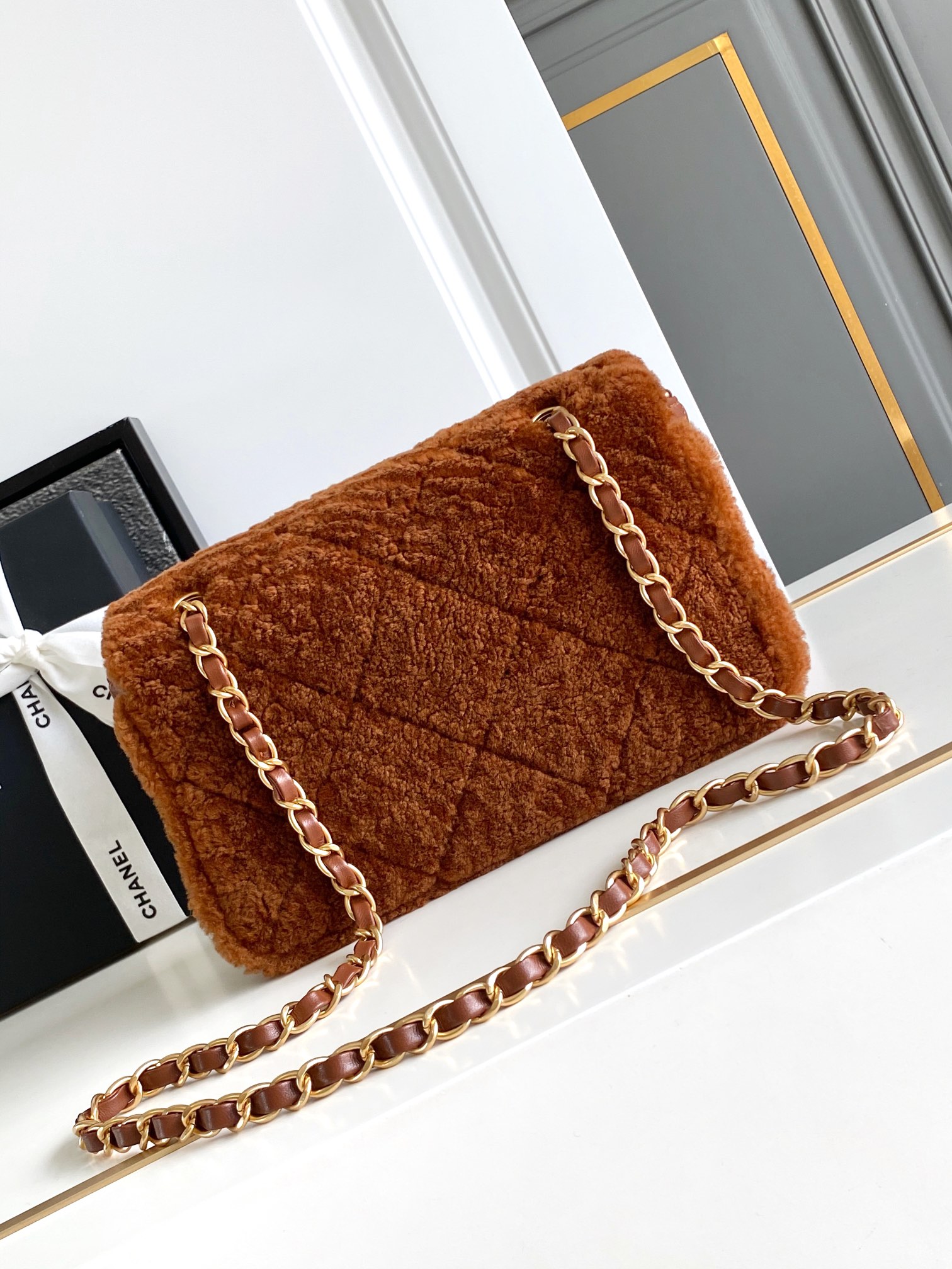 Chanel A貨焦糖色羊羔毛拼皮鏈條包 冬季柔絨限定｜歐美奢侈品精品推薦