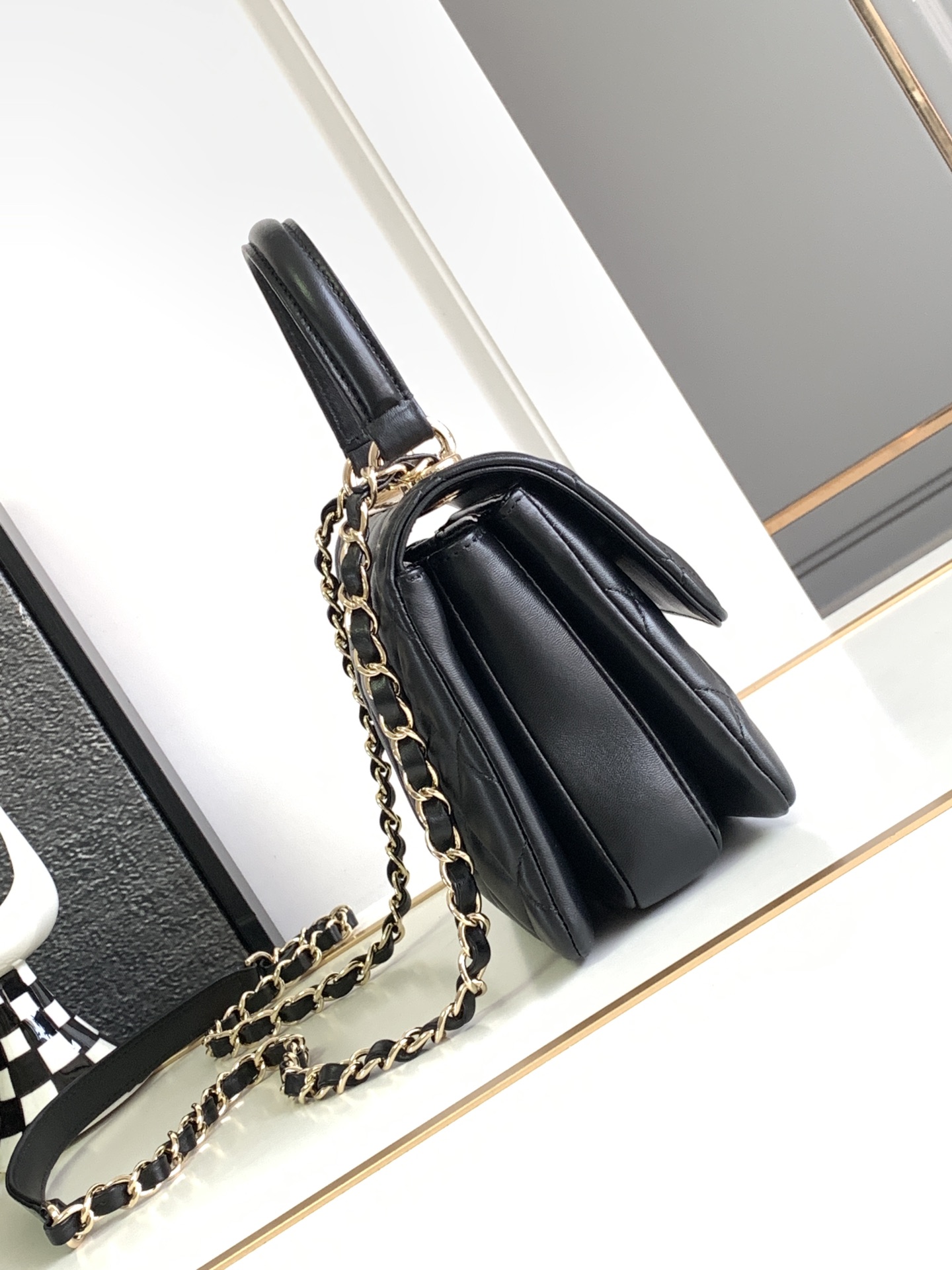 CHANEL原單黑色菱格紋手提鏈條包 女士典雅通勤款 法式精品設計｜歐美奢侈品精品推薦