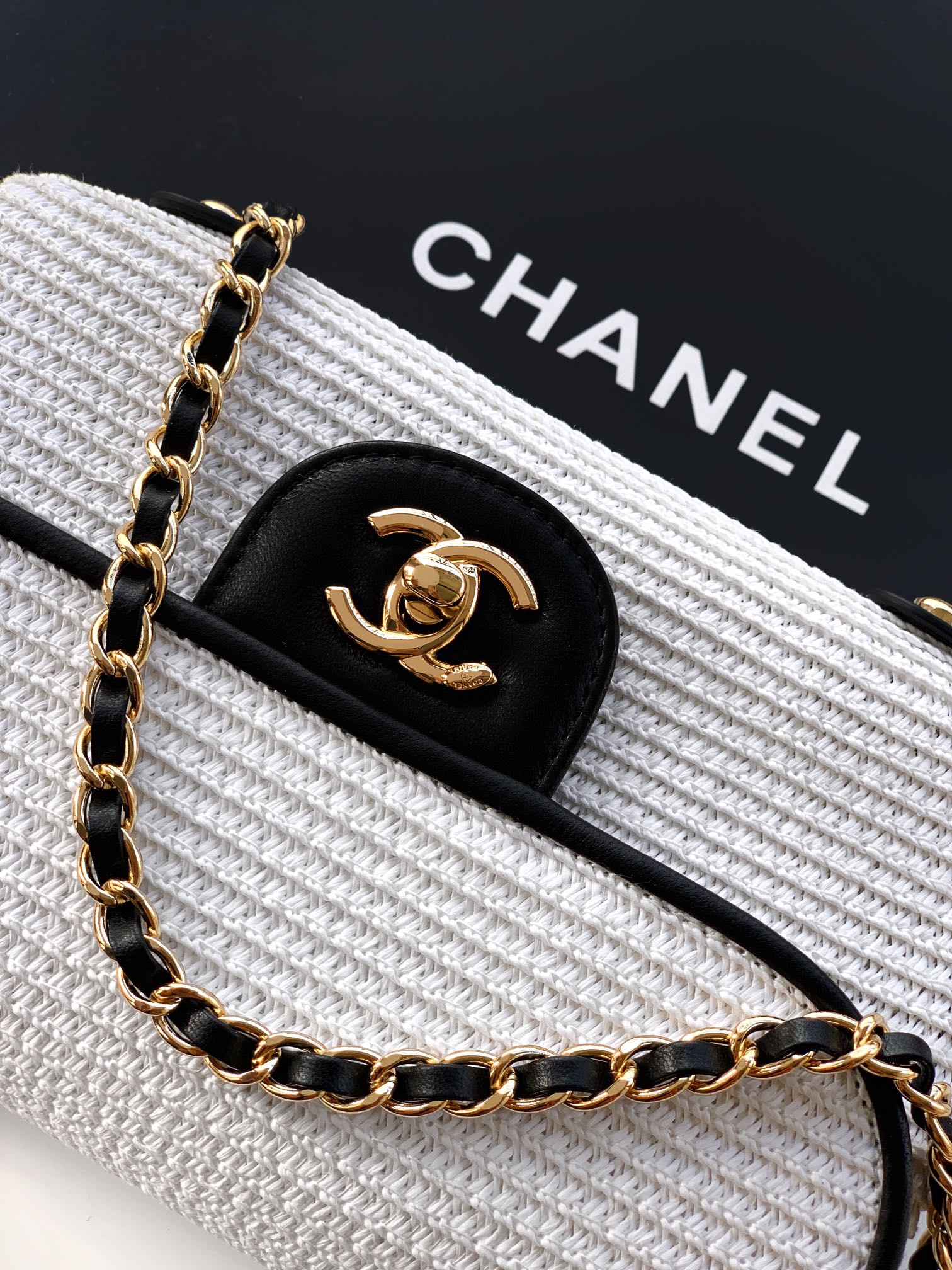 CHANEL高仿白色草編拼皮鏈條包 女士夏季精品手袋 百搭輕奢設計｜歐美奢侈品精品推薦