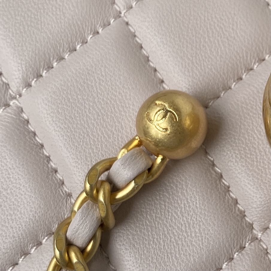 CHANEL高仿奶白色金球鏈條包 女士菱格精品手袋 時尚百搭氣質款｜歐美奢侈品精品推薦