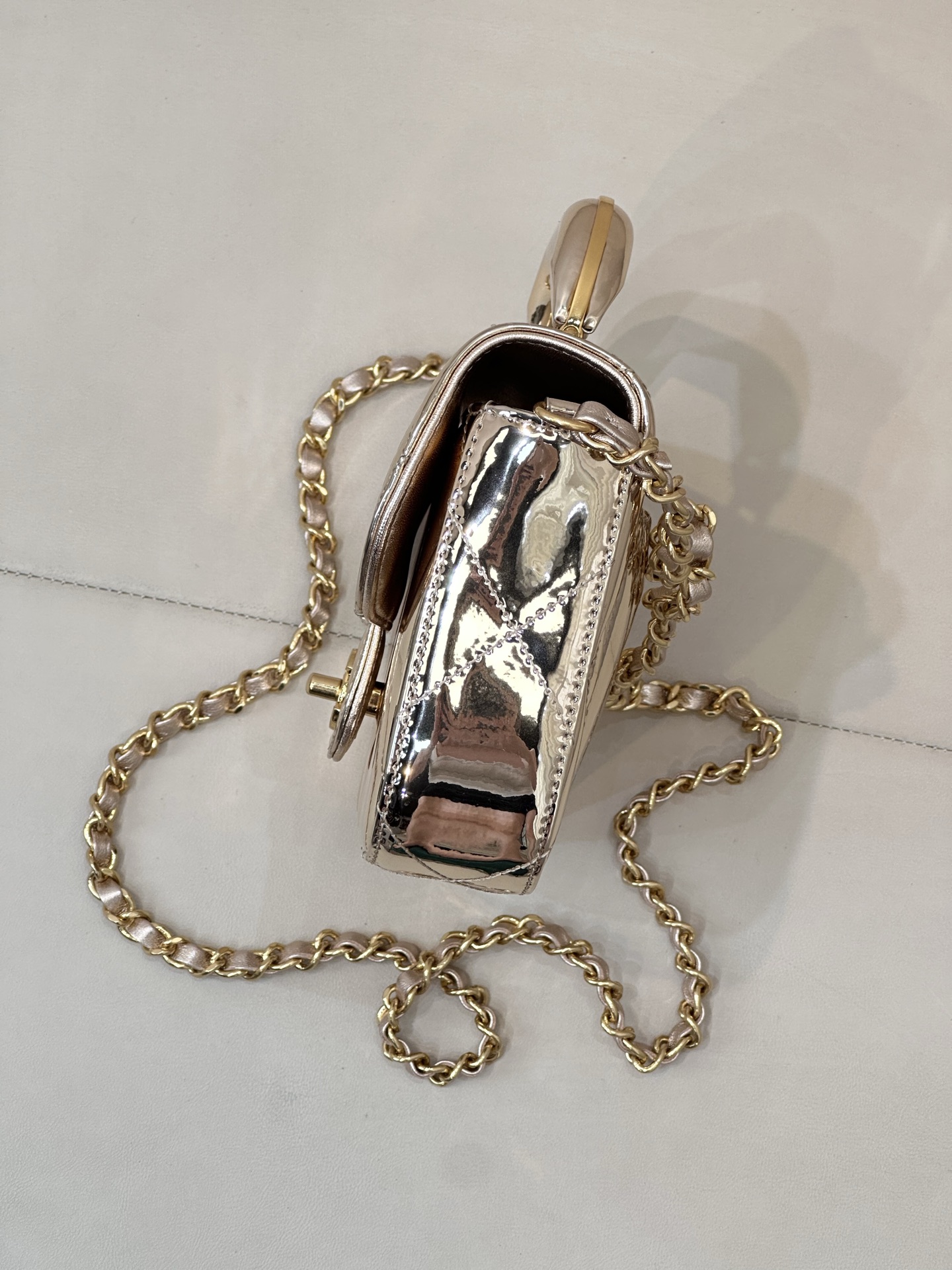 CHANEL高仿香檳金鏈條包 金屬光澤小型手提包 菱格設計奢華質感｜歐美奢侈品精品推薦