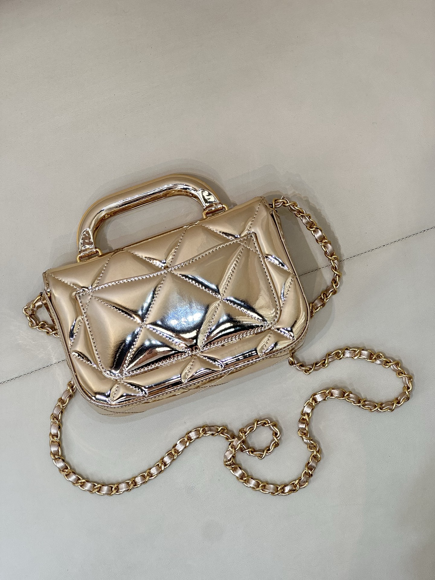 CHANEL高仿香檳金鏈條包 金屬光澤小型手提包 菱格設計奢華質感｜歐美奢侈品精品推薦