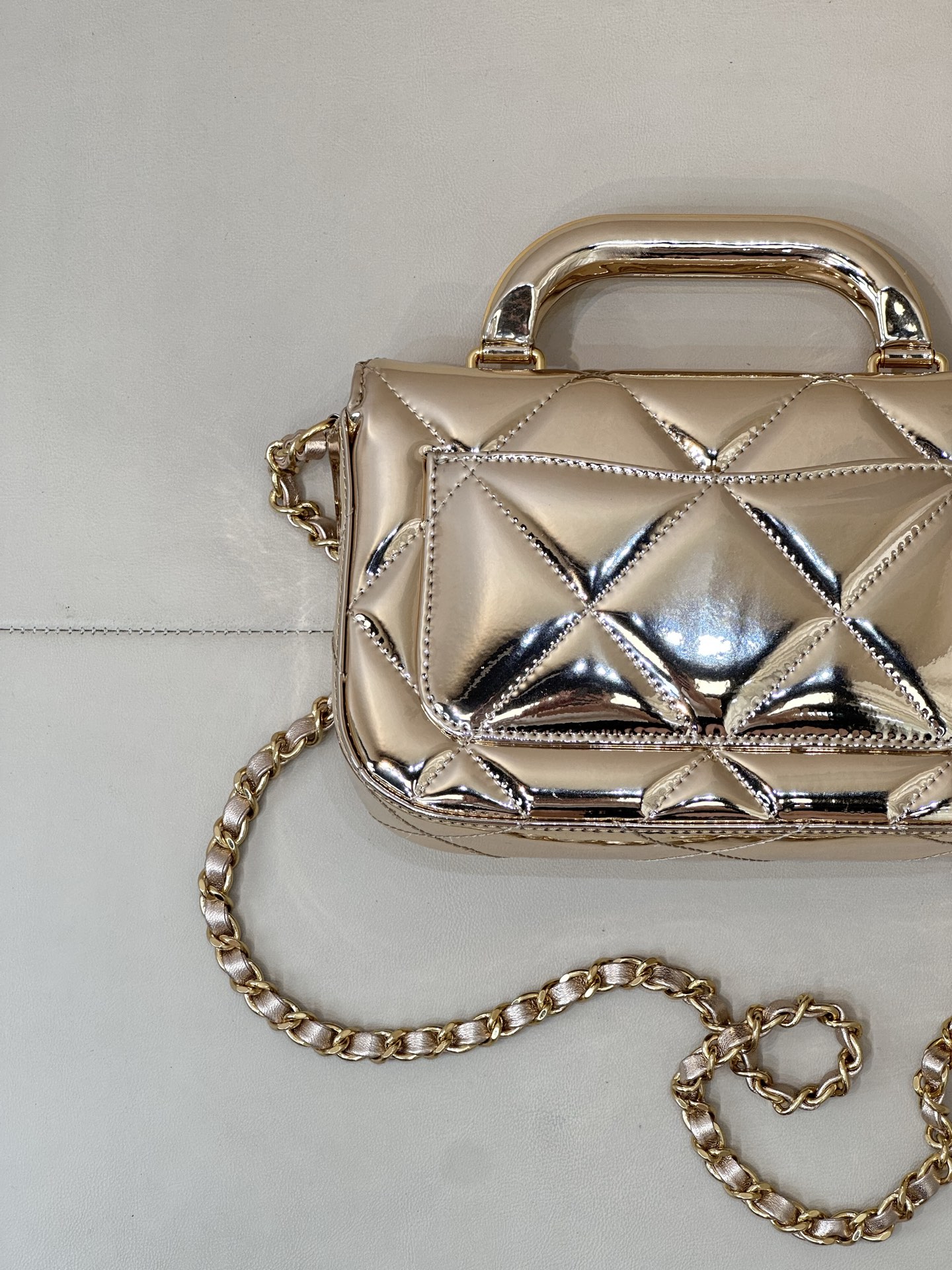 CHANEL高仿香檳金鏈條包 金屬光澤小型手提包 菱格設計奢華質感｜歐美奢侈品精品推薦