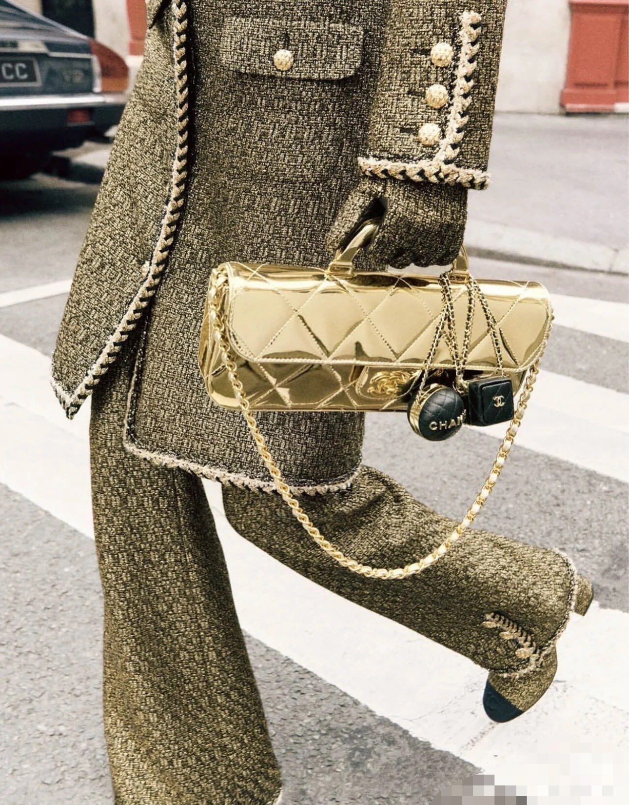 CHANEL高仿香檳金長型鏈條包 金屬亮面菱格手提包 奢華氣場造型｜歐美奢侈品精品推薦