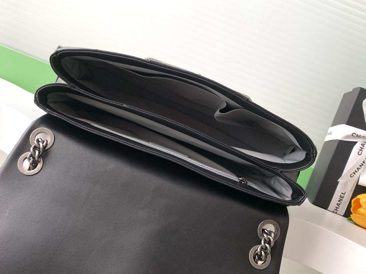 CHANEL高仿黑色菱格鏈條包 經典霧面金屬扣設計 優雅百搭女包｜歐美奢侈品精品推薦