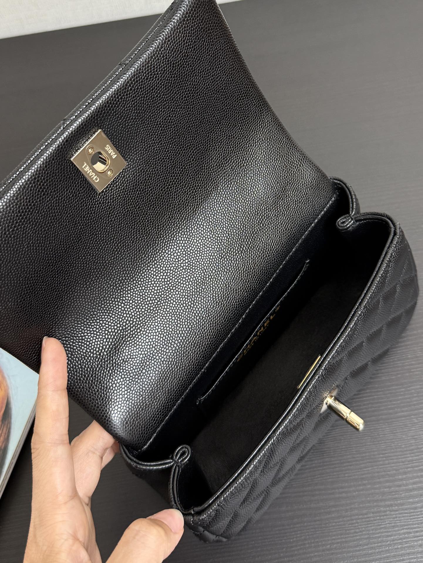 Chanel 高仿黑色菱格手提鏈條包 經典小型設計 氣質百搭精品女包｜歐美奢侈品精品推薦