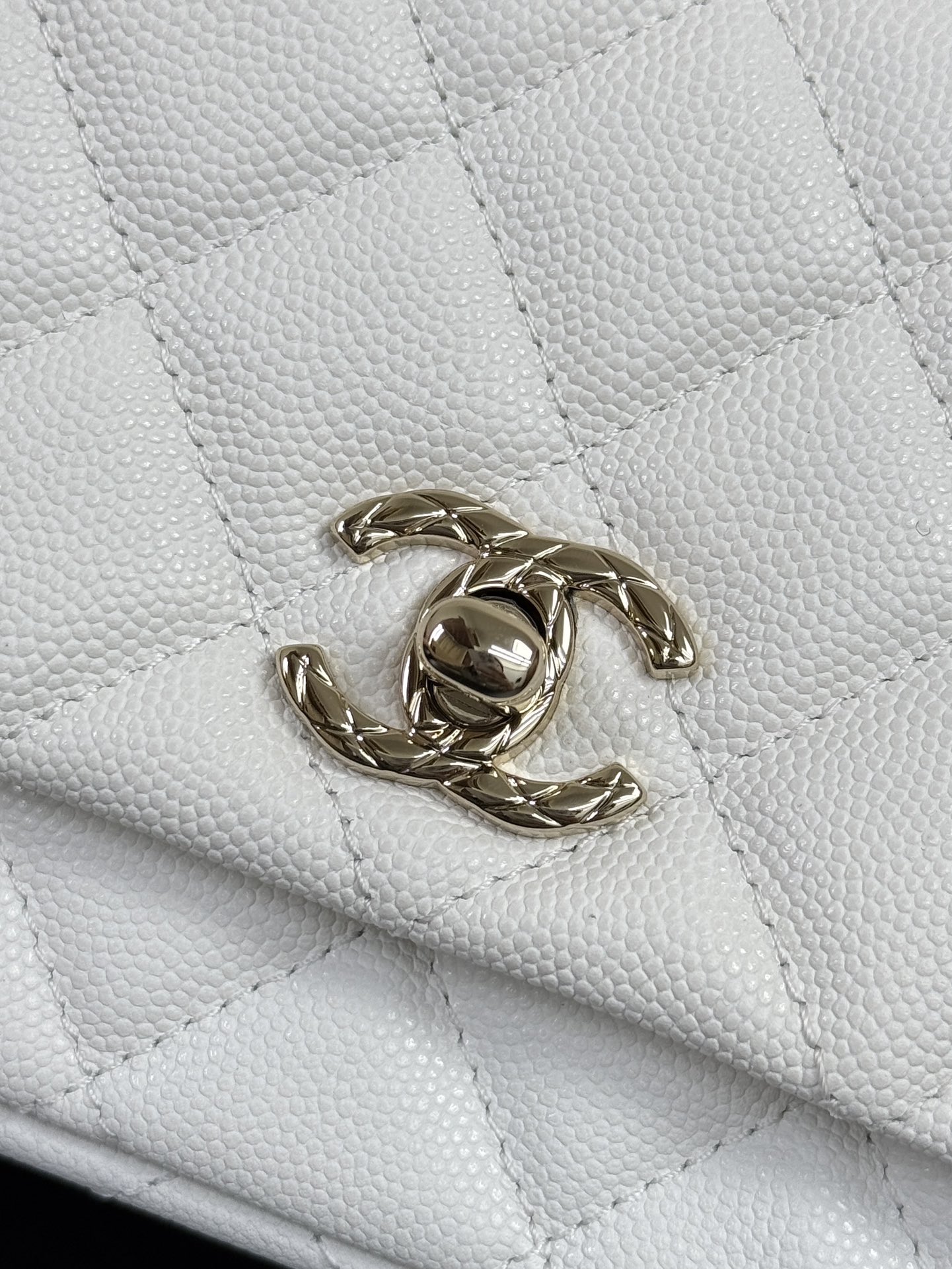 Chanel 高仿白色菱格手提鏈條包 氣質小香風設計 優雅百搭精品女包|超A仿原單精品圖片 14 Chanel 高仿白色菱格手提鏈條包 氣質小香風設計 優雅百搭精品女包|歐美奢侈品精品推薦