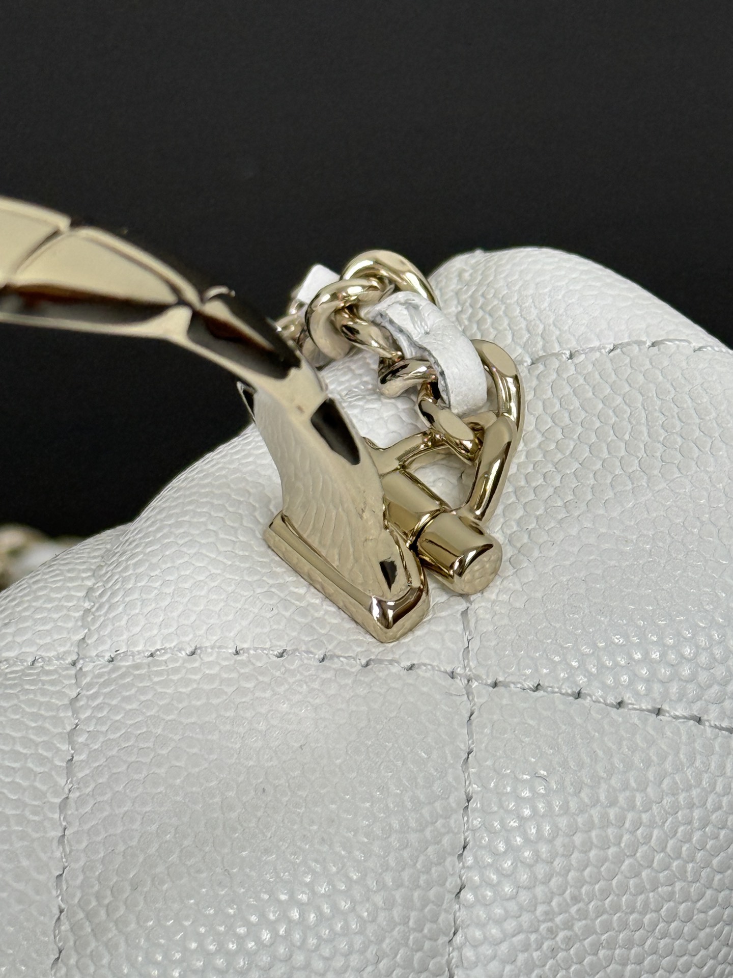 Chanel 高仿白色菱格手提鏈條包 氣質小香風設計 優雅百搭精品女包｜歐美奢侈品精品推薦