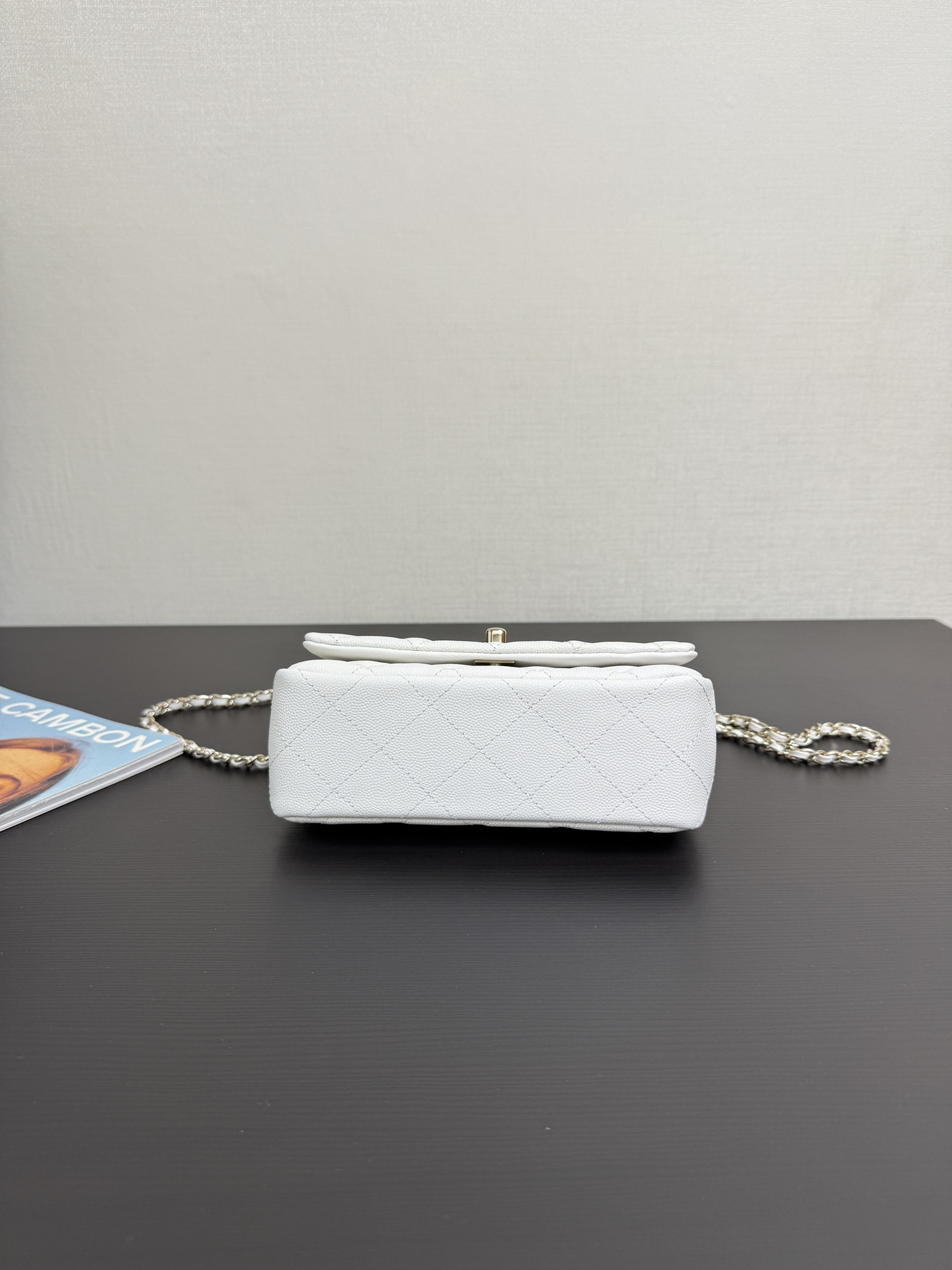 Chanel 高仿白色菱格手提鏈條包 氣質小香風設計 優雅百搭精品女包｜歐美奢侈品精品推薦