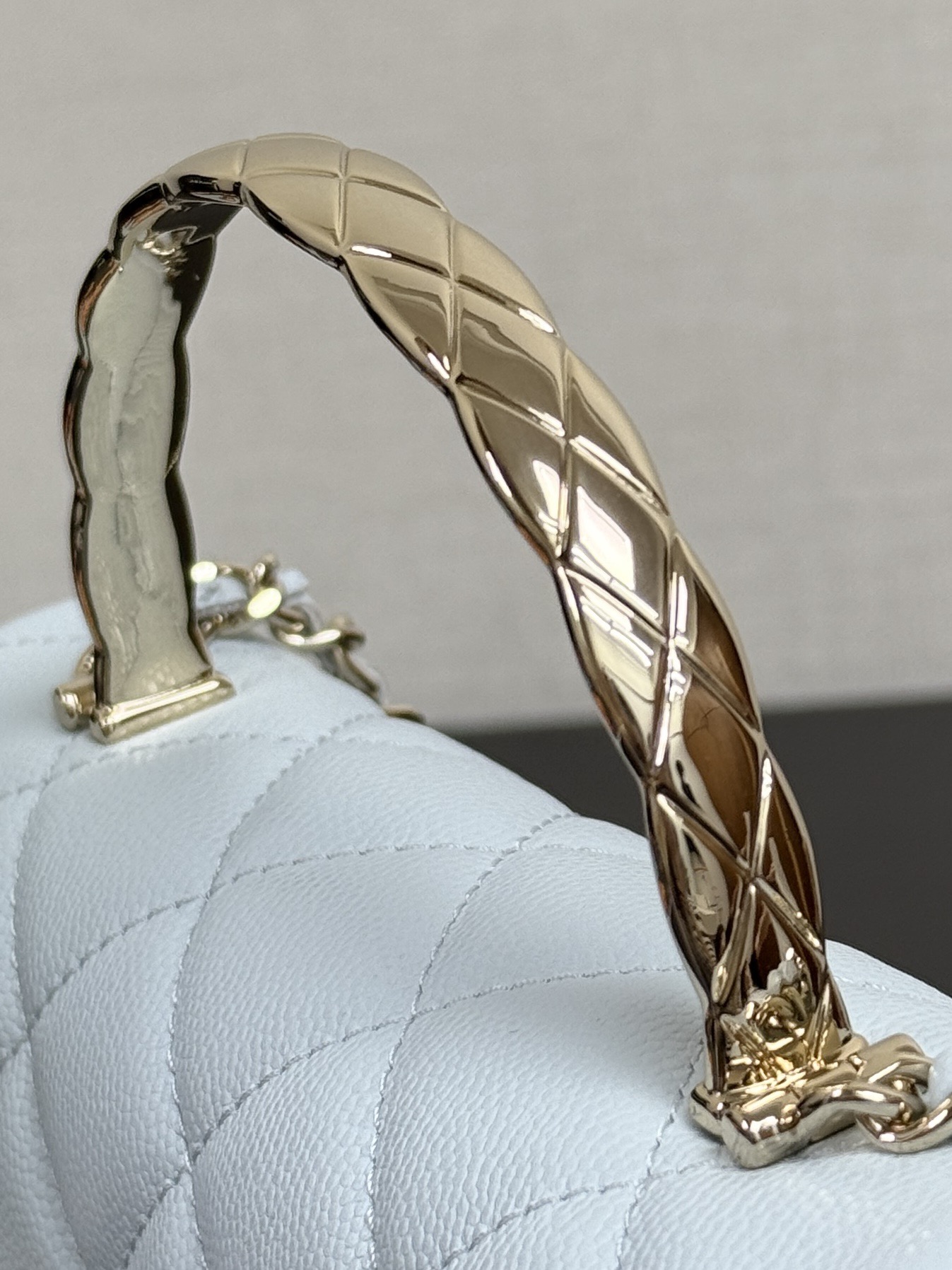 Chanel 高仿淡藍菱格手提鏈條包 清新優雅氣質設計 小香風精品女包｜歐美奢侈品精品推薦