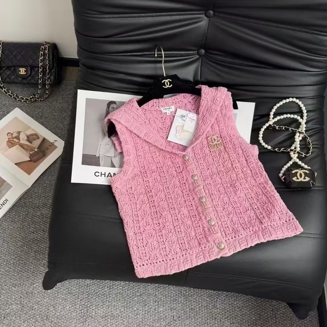 CHANEL高仿針織連帽無袖背心外套 女士氣質款2025早春精品服飾|超A仿原單精品圖片 12 CHANEL高仿針織連帽無袖背心外套 女士氣質款2025早春精品服飾|歐美奢侈品精品推薦