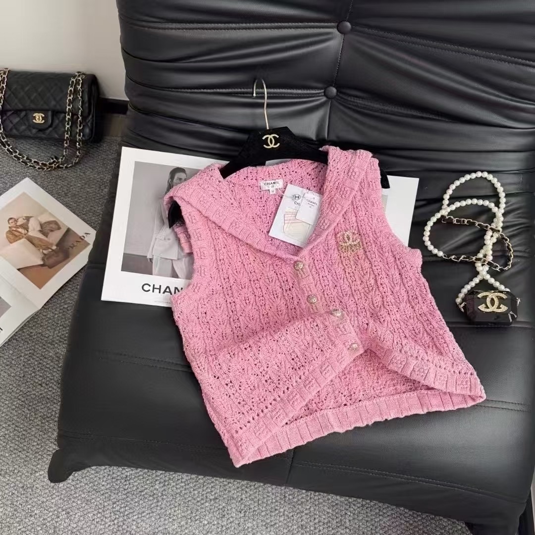CHANEL高仿針織連帽無袖背心外套 女士氣質款2025早春精品服飾|超A仿原單精品圖片 11 CHANEL高仿針織連帽無袖背心外套 女士氣質款2025早春精品服飾|歐美奢侈品精品推薦