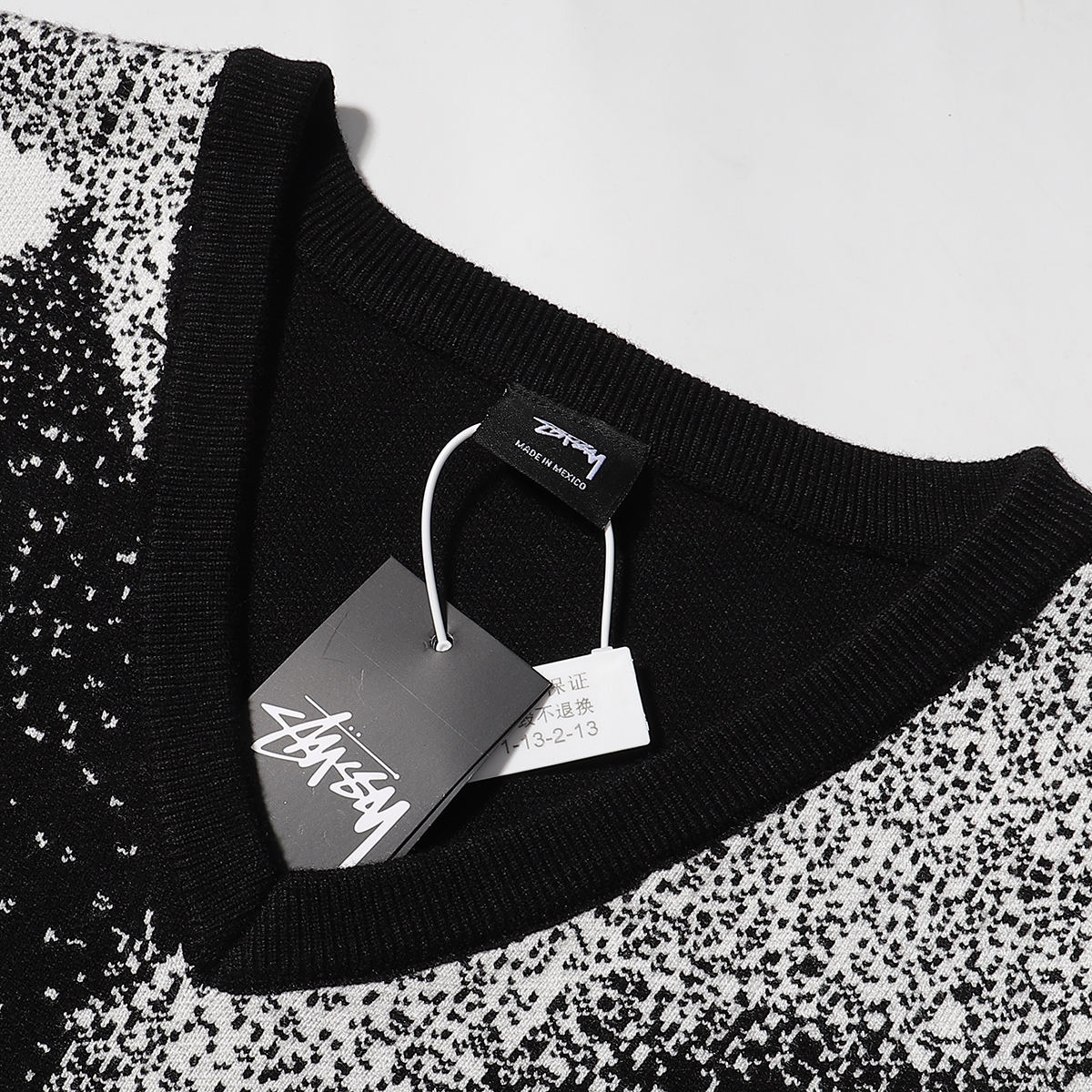 CHANEL原單無袖針織背心 抽象臉部設計V領時尚造型2025潮流新款|超A仿原單精品圖片 9 CHANEL原單無袖針織背心 抽象臉部設計V領時尚造型2025潮流新款|歐美奢侈品精品推薦