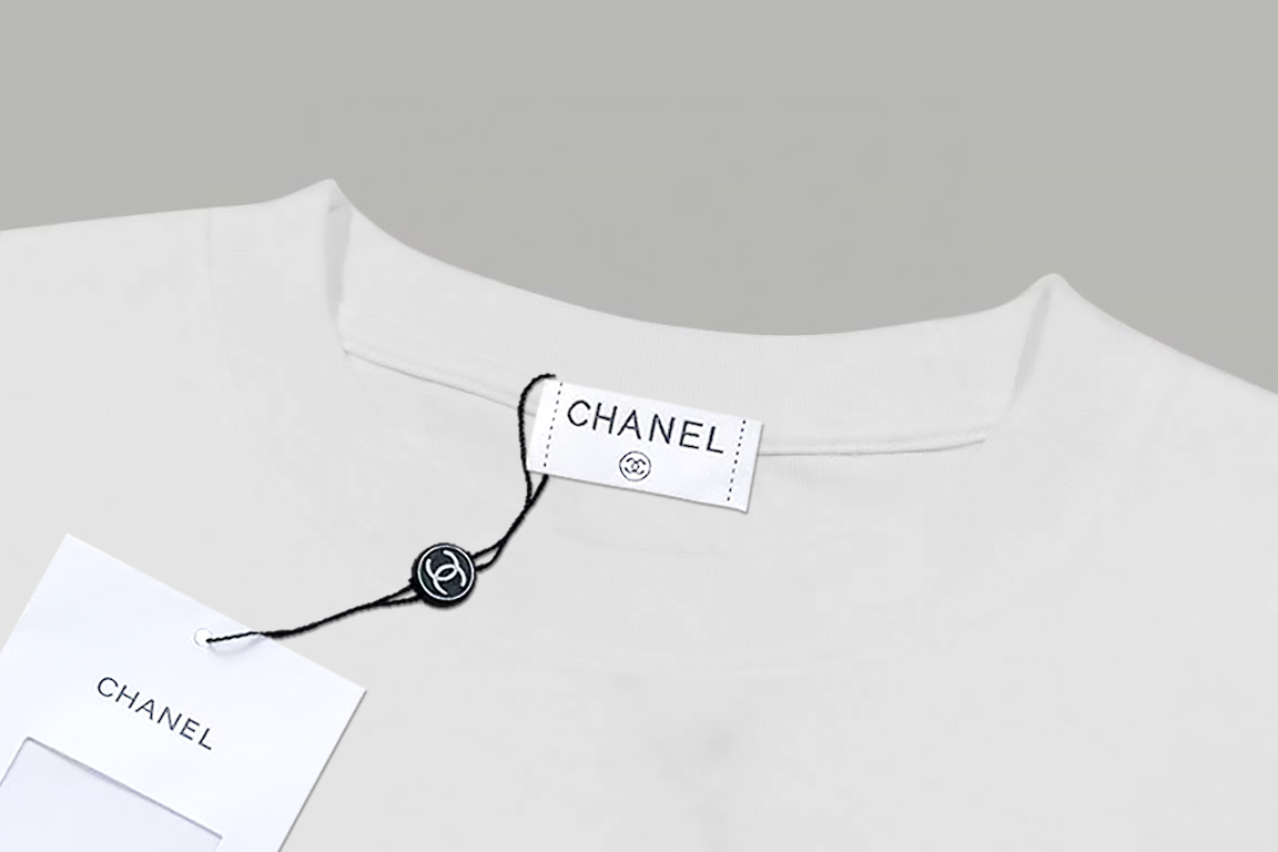 CHANEL高仿長袖衛衣 女士白色水鑽LOGO圓領上衣2025早春新款|超A仿原單精品圖片 12 CHANEL高仿長袖衛衣 女士白色水鑽LOGO圓領上衣2025早春新款|歐美奢侈品精品推薦