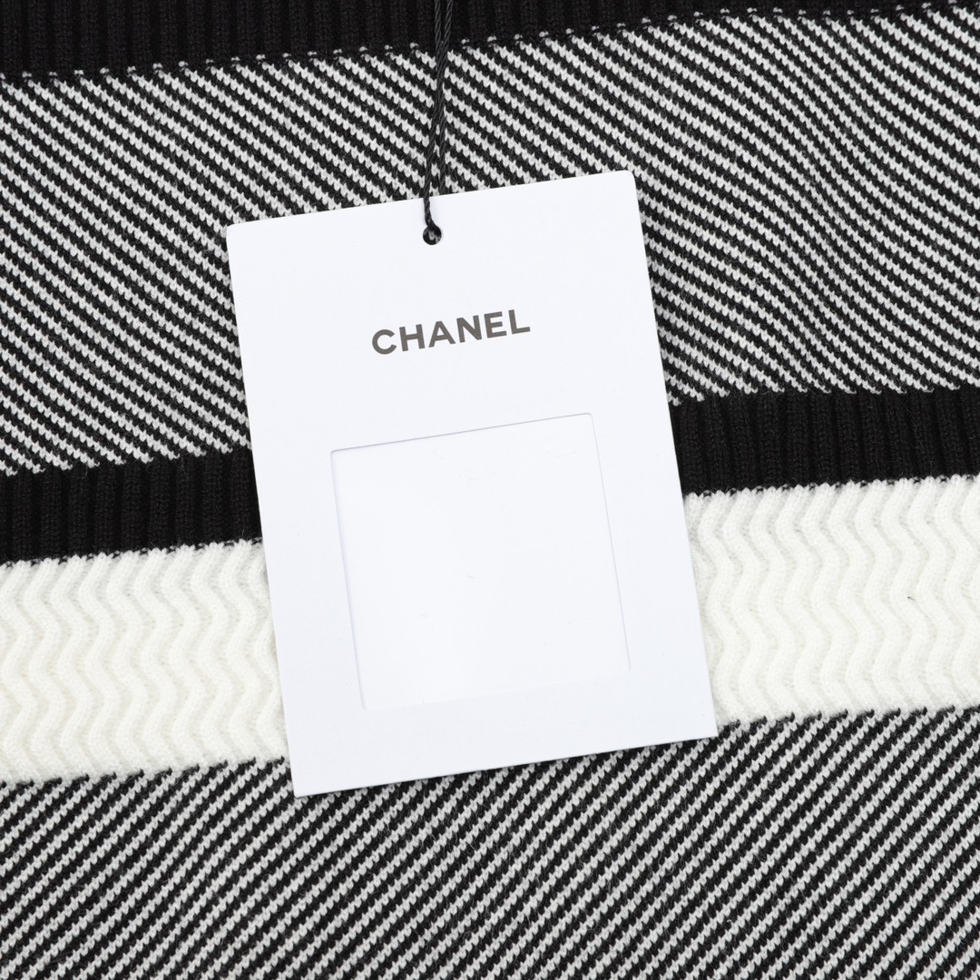 CHANEL高仿針織條紋上衣 女士黑白圓領長袖毛衣2025秋冬新款|超A仿原單精品圖片 11 CHANEL高仿針織條紋上衣 女士黑白圓領長袖毛衣2025秋冬新款|歐美奢侈品精品推薦