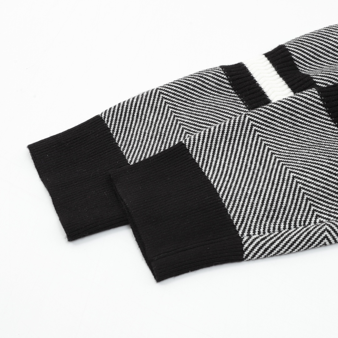 CHANEL高仿針織條紋上衣 女士黑白圓領長袖毛衣2025秋冬新款|超A仿原單精品圖片 8 CHANEL高仿針織條紋上衣 女士黑白圓領長袖毛衣2025秋冬新款|歐美奢侈品精品推薦