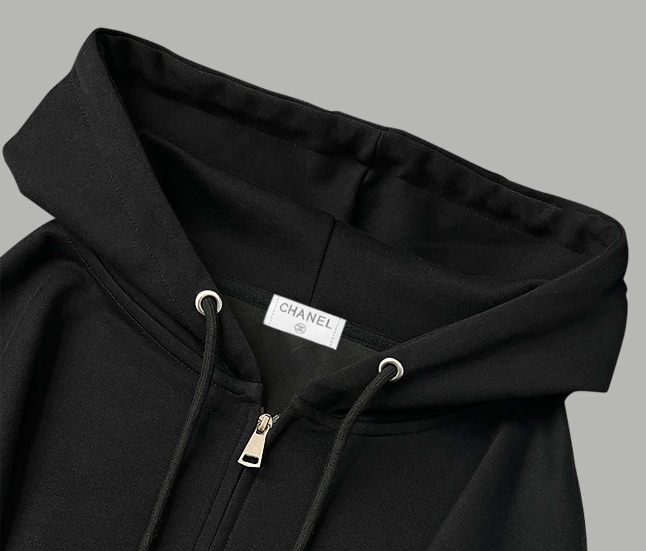 CHANEL高仿連帽外套 女士黑色水鑽LOGO拉鍊衛衣2025秋冬新款|超A仿原單精品圖片 10 CHANEL高仿連帽外套 女士黑色水鑽LOGO拉鍊衛衣2025秋冬新款|歐美奢侈品精品推薦