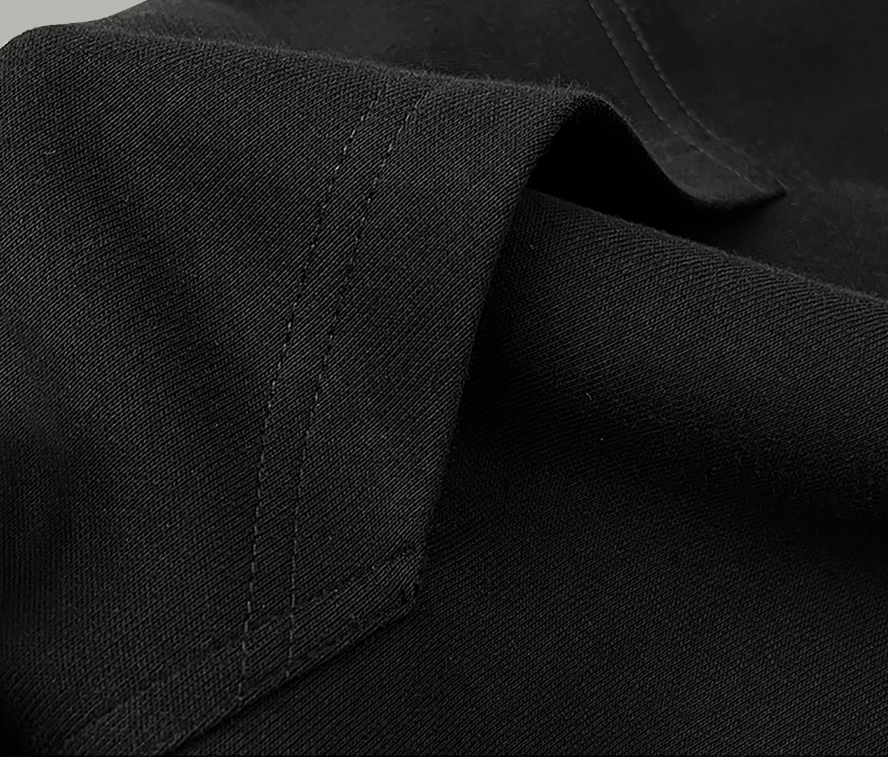 CHANEL高仿連帽外套 女士黑色水鑽LOGO拉鍊衛衣2025秋冬新款|超A仿原單精品圖片 8 CHANEL高仿連帽外套 女士黑色水鑽LOGO拉鍊衛衣2025秋冬新款|歐美奢侈品精品推薦