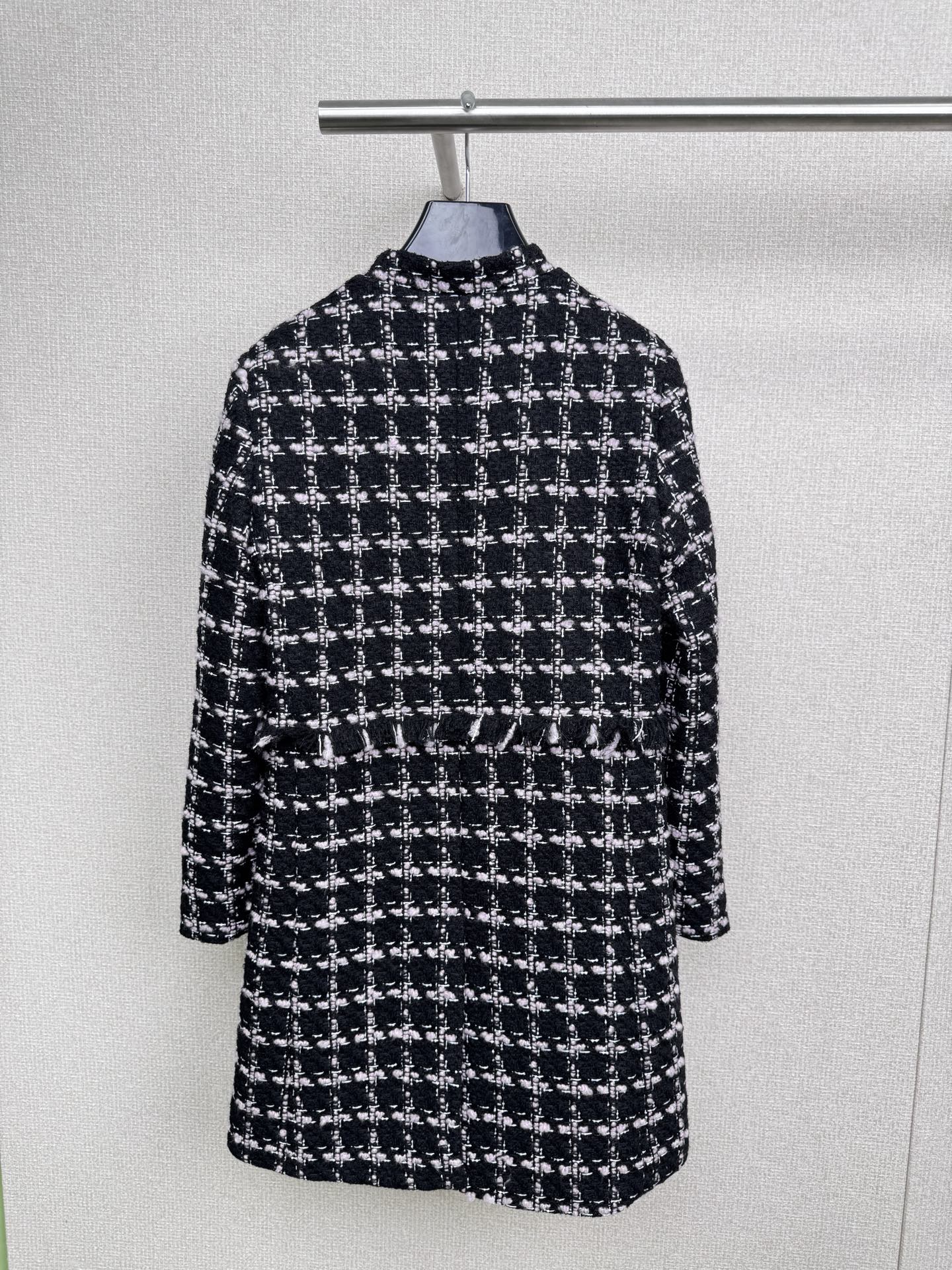 CHANEL一比一格紋長版毛呢外套 女士高雅氣質秋冬外套|超A仿原單精品圖片 13 CHANEL一比一格紋長版毛呢外套 女士高雅氣質秋冬外套|歐美奢侈品精品推薦