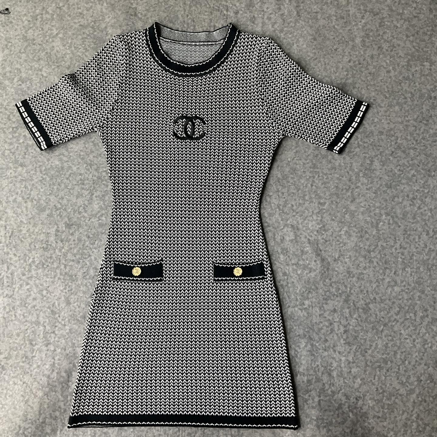CHANEL高仿針織連衣裙 女士短袖顯瘦款 氣質修身設計｜歐美奢侈品精品推薦